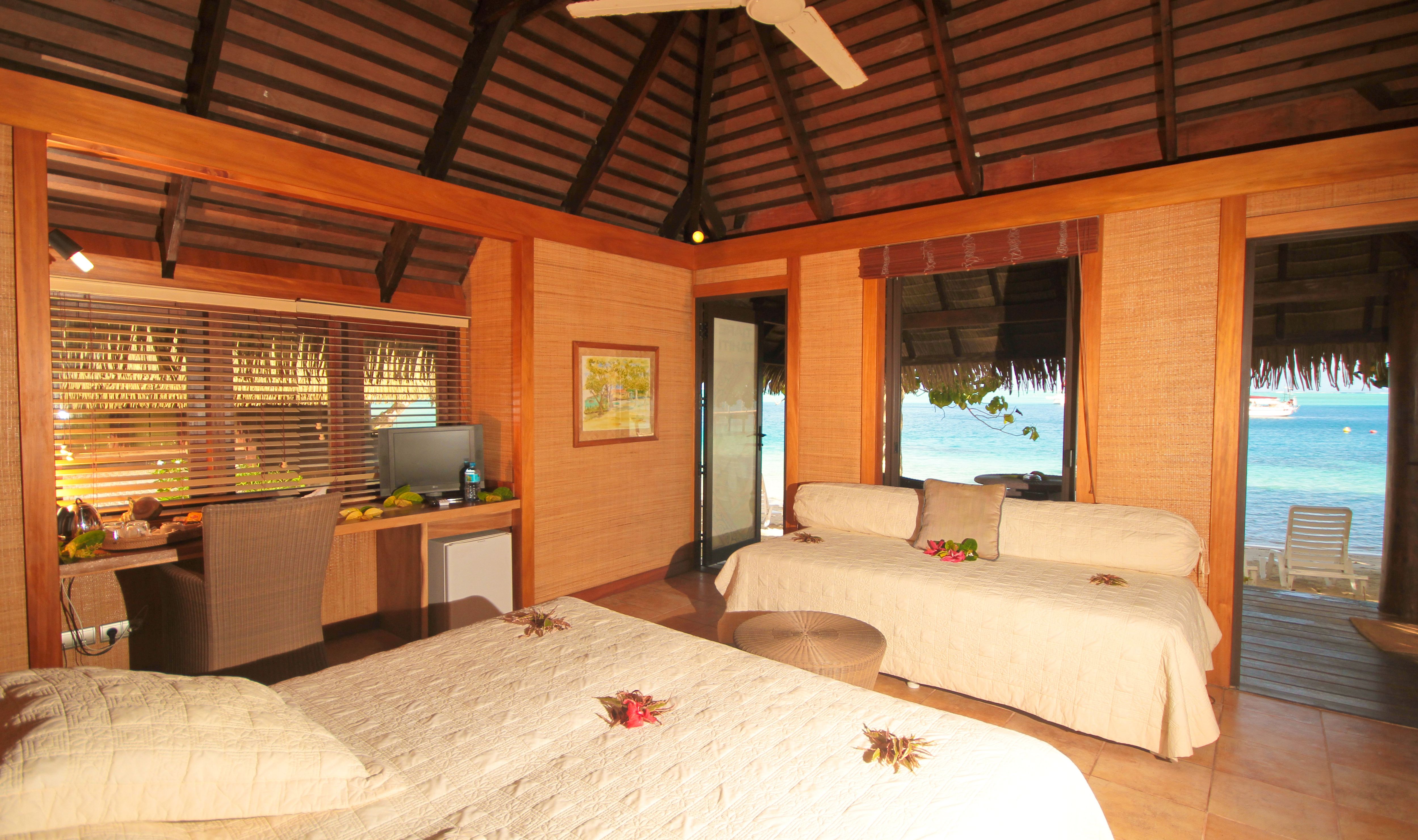 Deluxe Beach Front Bungalow in Hotel Le Mahana op Huahine in Frans-Polynesie