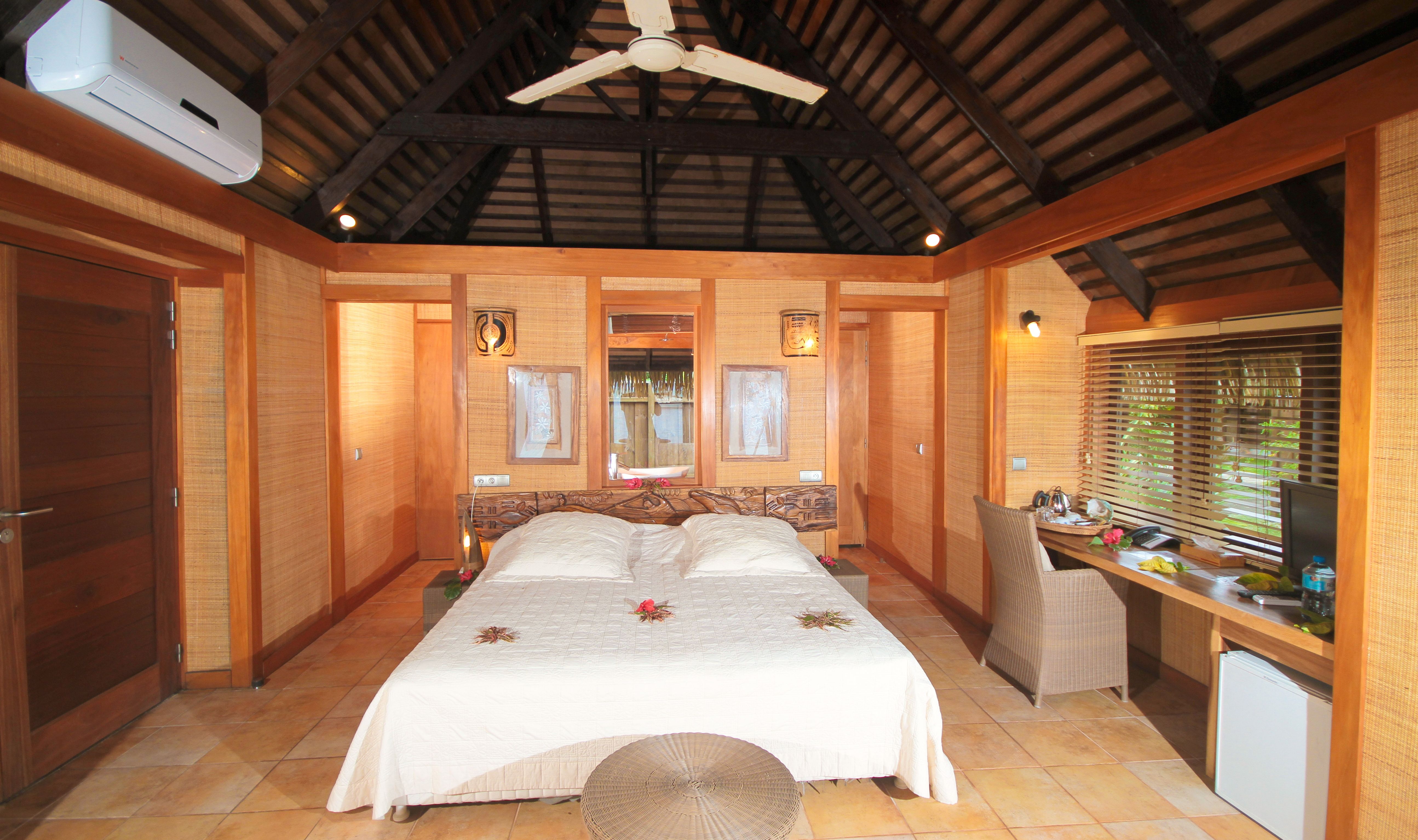 Deluxe Beach Front Bungalow in Hotel Le Mahana op Huahine in Frans-Polynesie