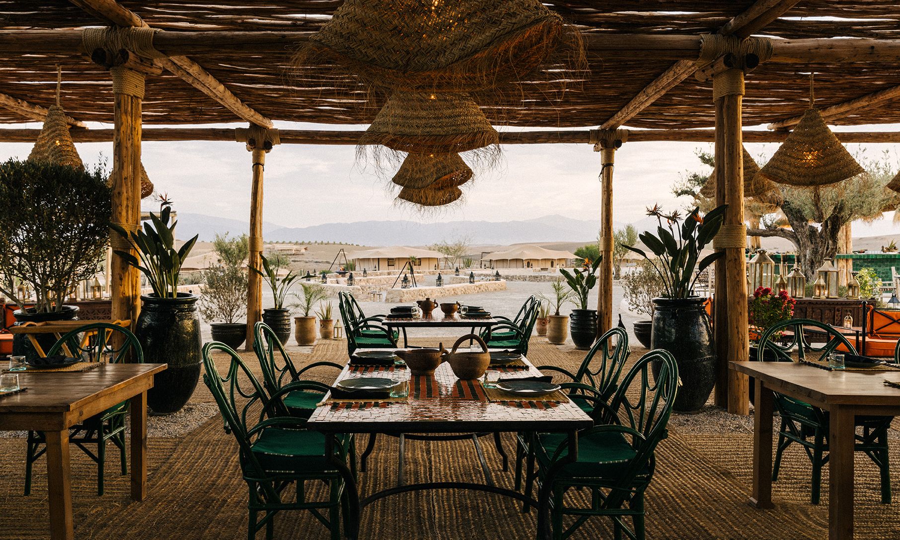 Marokko-Agafay-Woestijn-Caravan-Agafay-Habitas-Restaurant