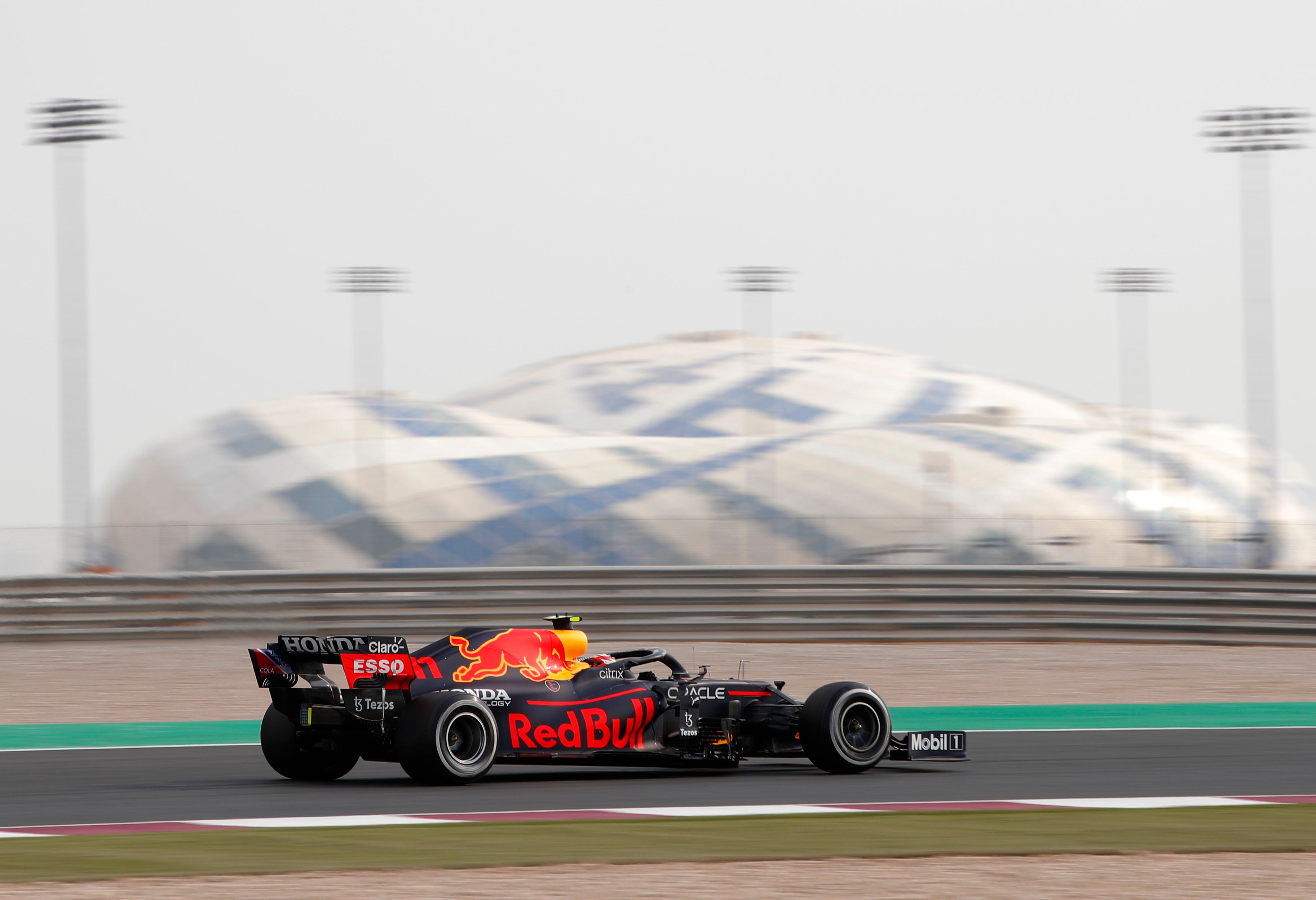 Red Bull wagen op het Lusail International Circuit in Doha in Qatar