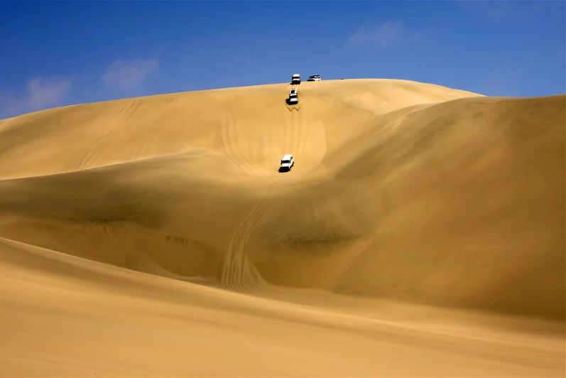 Rijden door de duinen