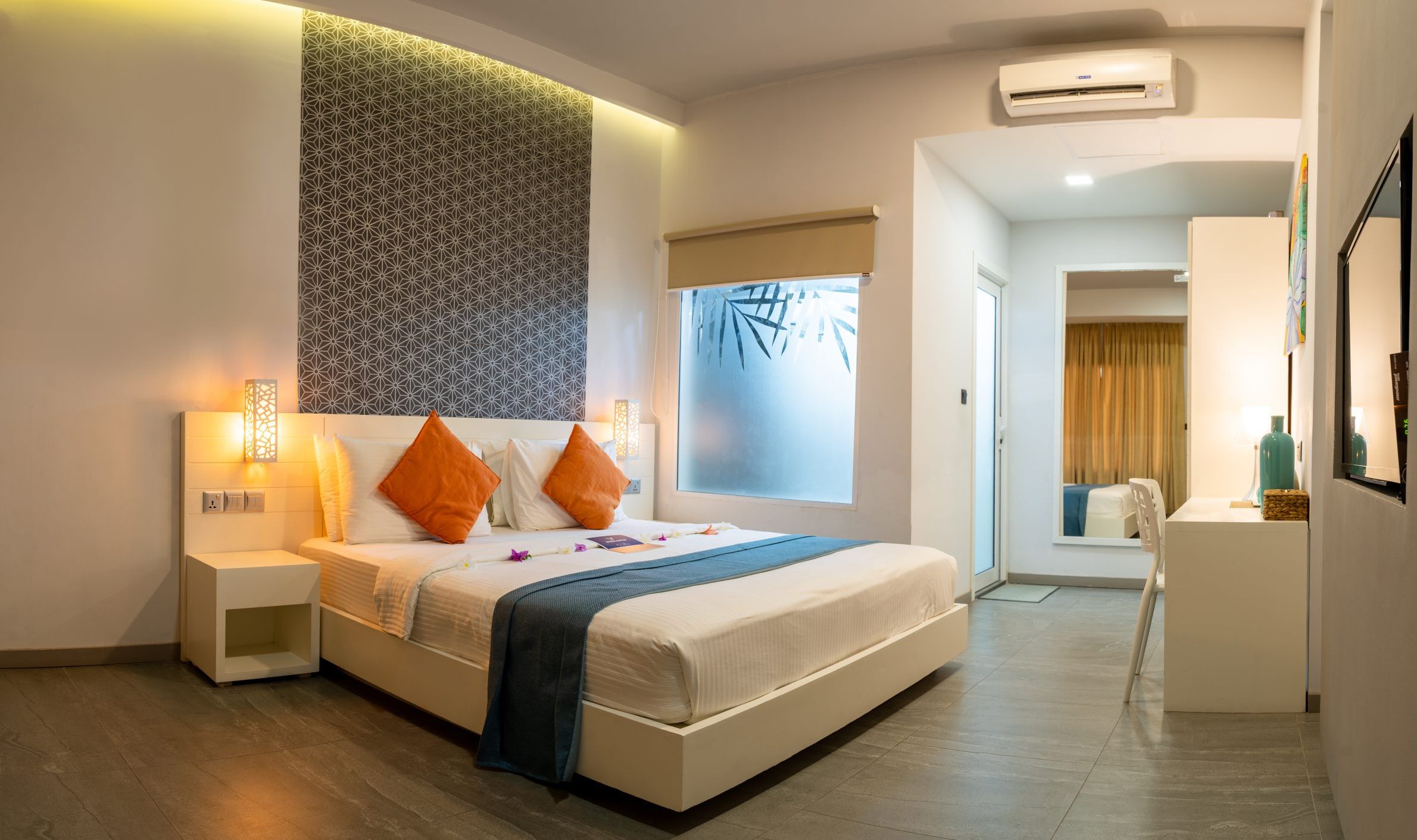 Malediven Maafushi Velana Beach Hotel Standaard Balcony City View