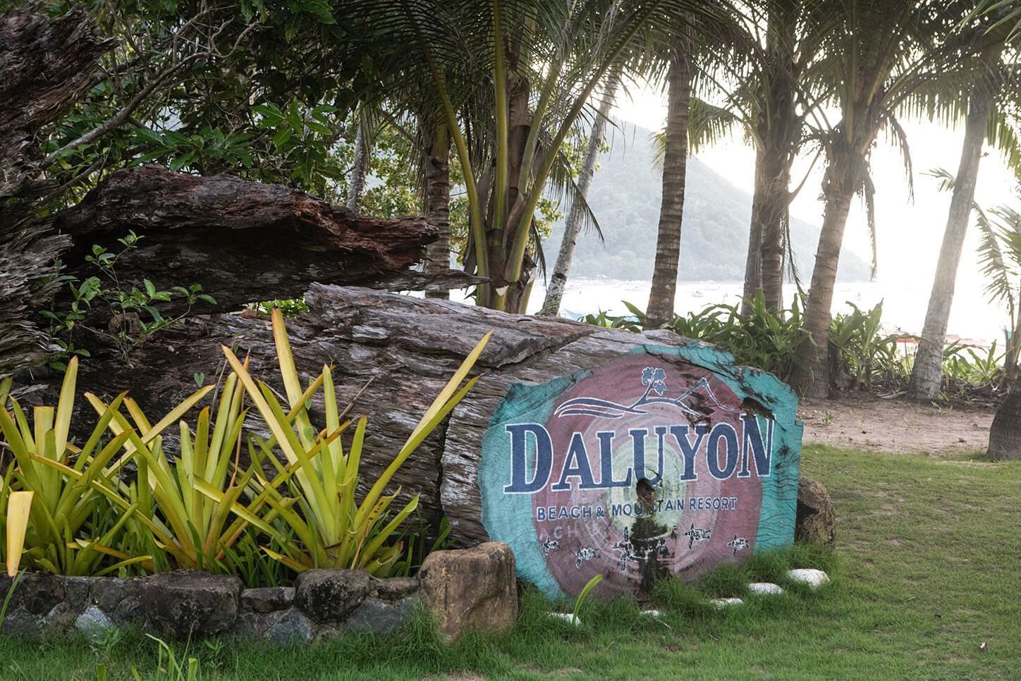 Filipijnen Sabang Daluyon Beach Mountain Resort Entree