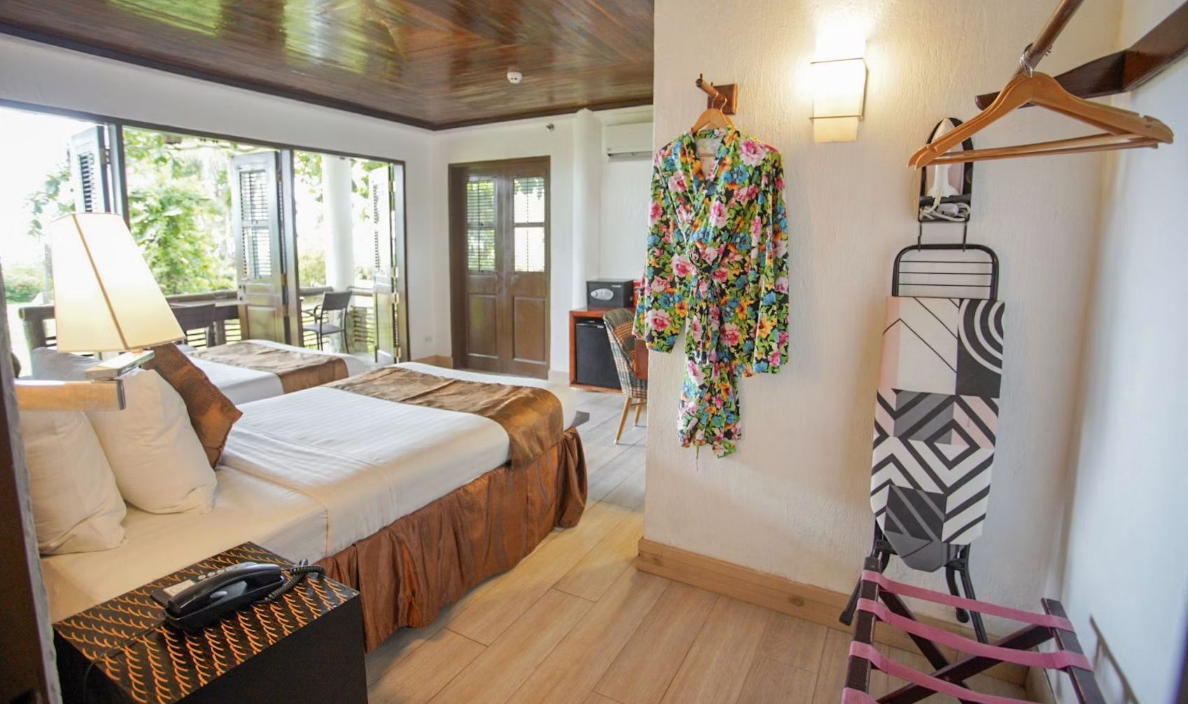 Filipijnen Sabang Daluyon Beach Mountain Resort Junior Suite
