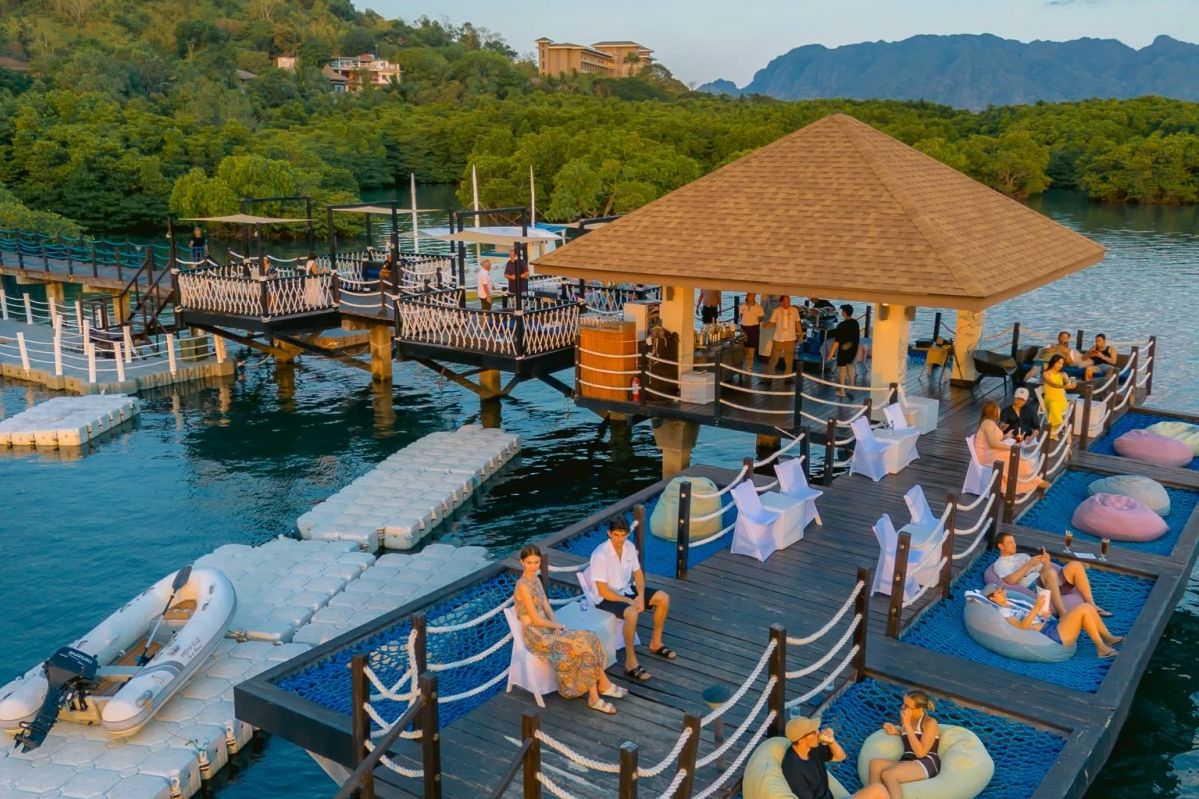 Filipijnen Coron Bacau Bay Coron Pier Bar