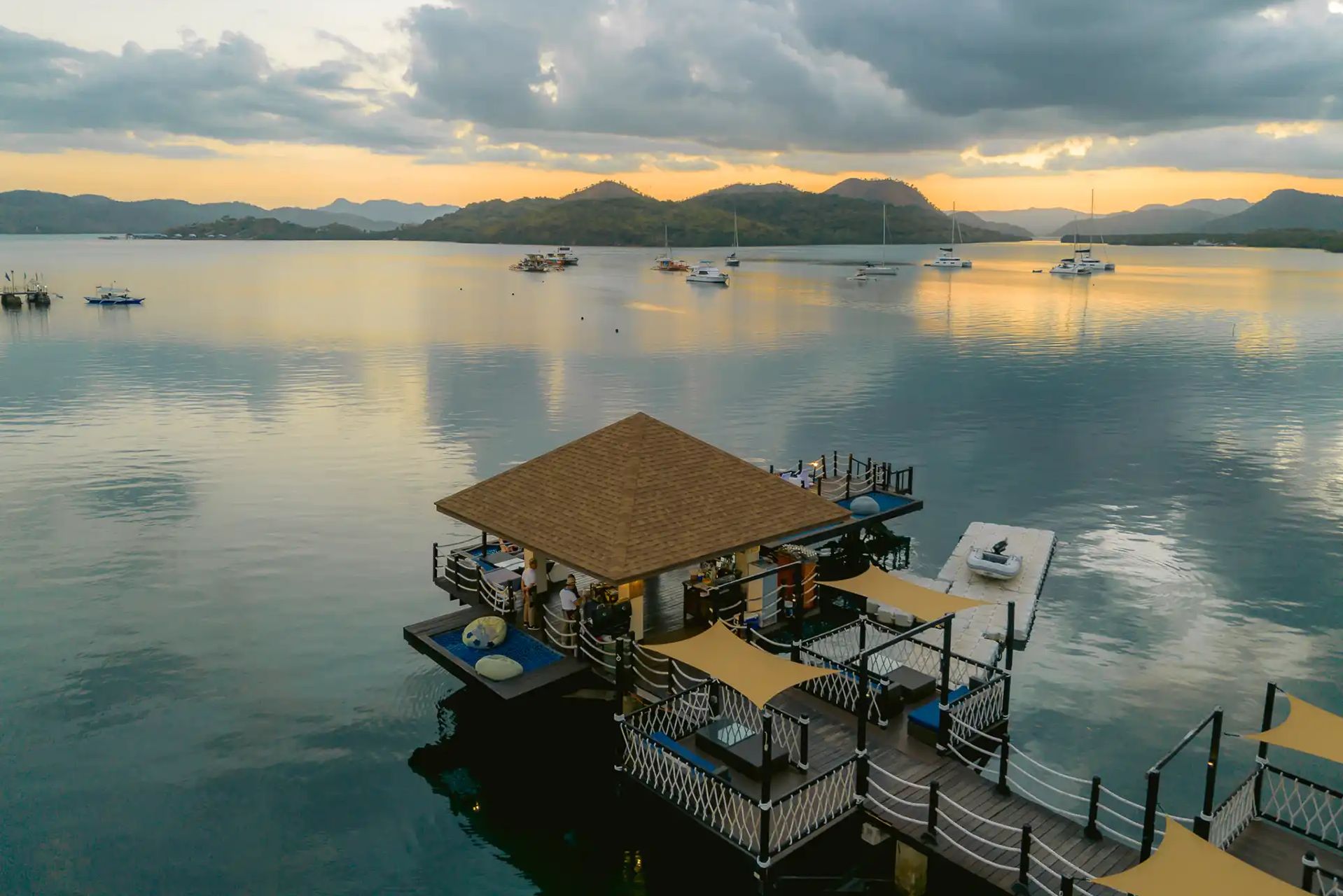 Filipijnen Coron Bacau Bay Coron Pier Bar
