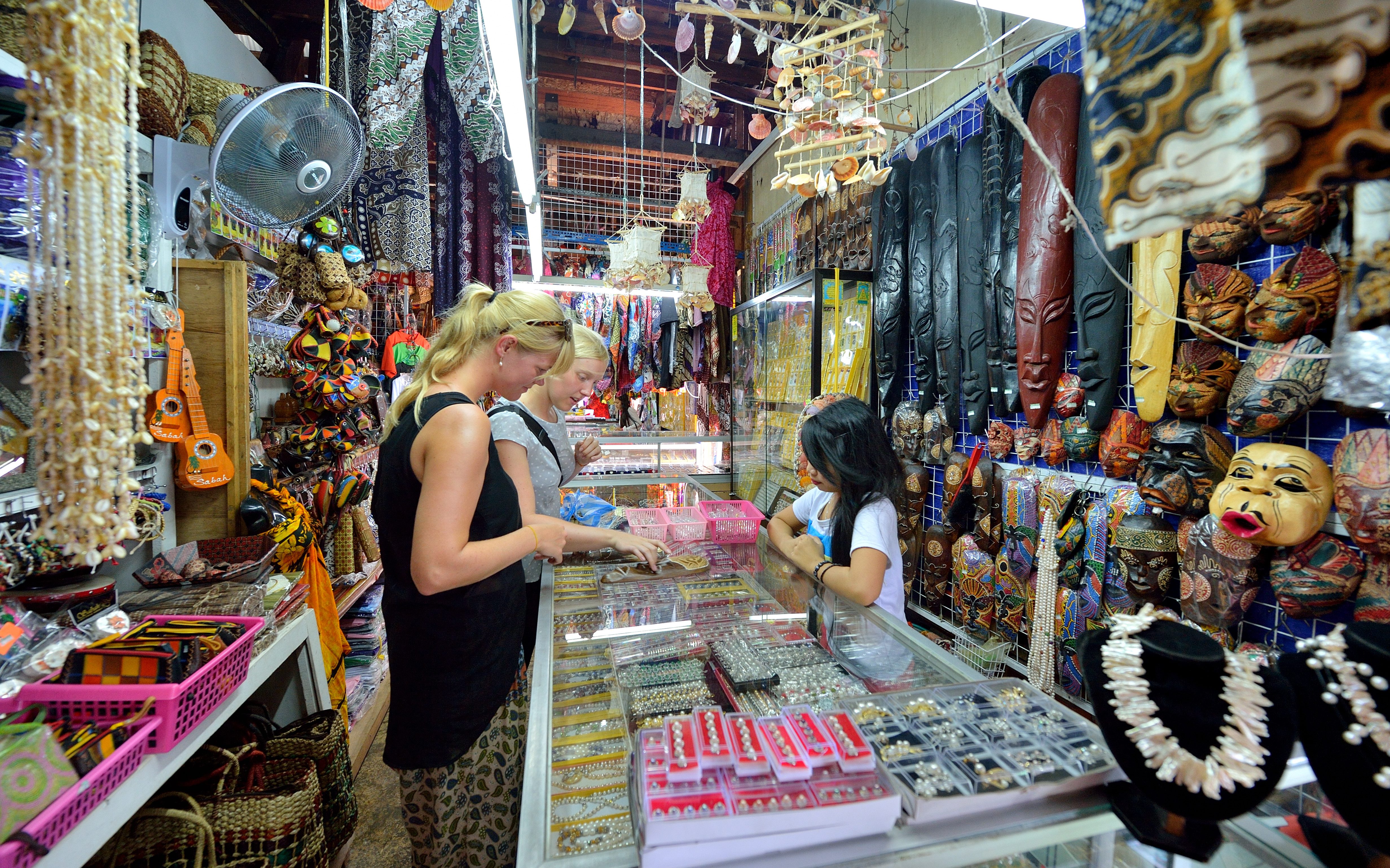 Filipino market Kota Kinabalu op Sabah Borneo