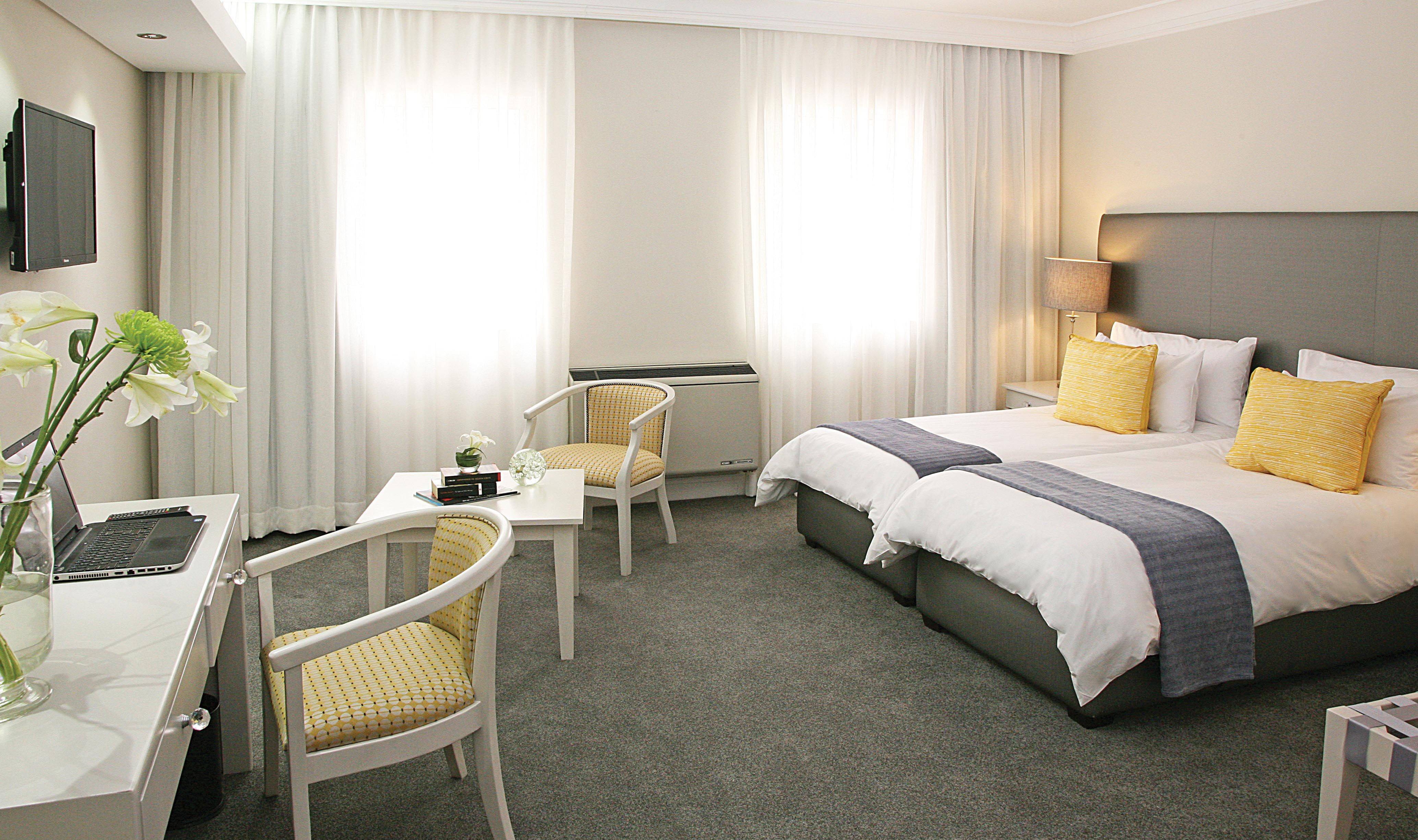 Hollow on the Square Standaard Kaapstad