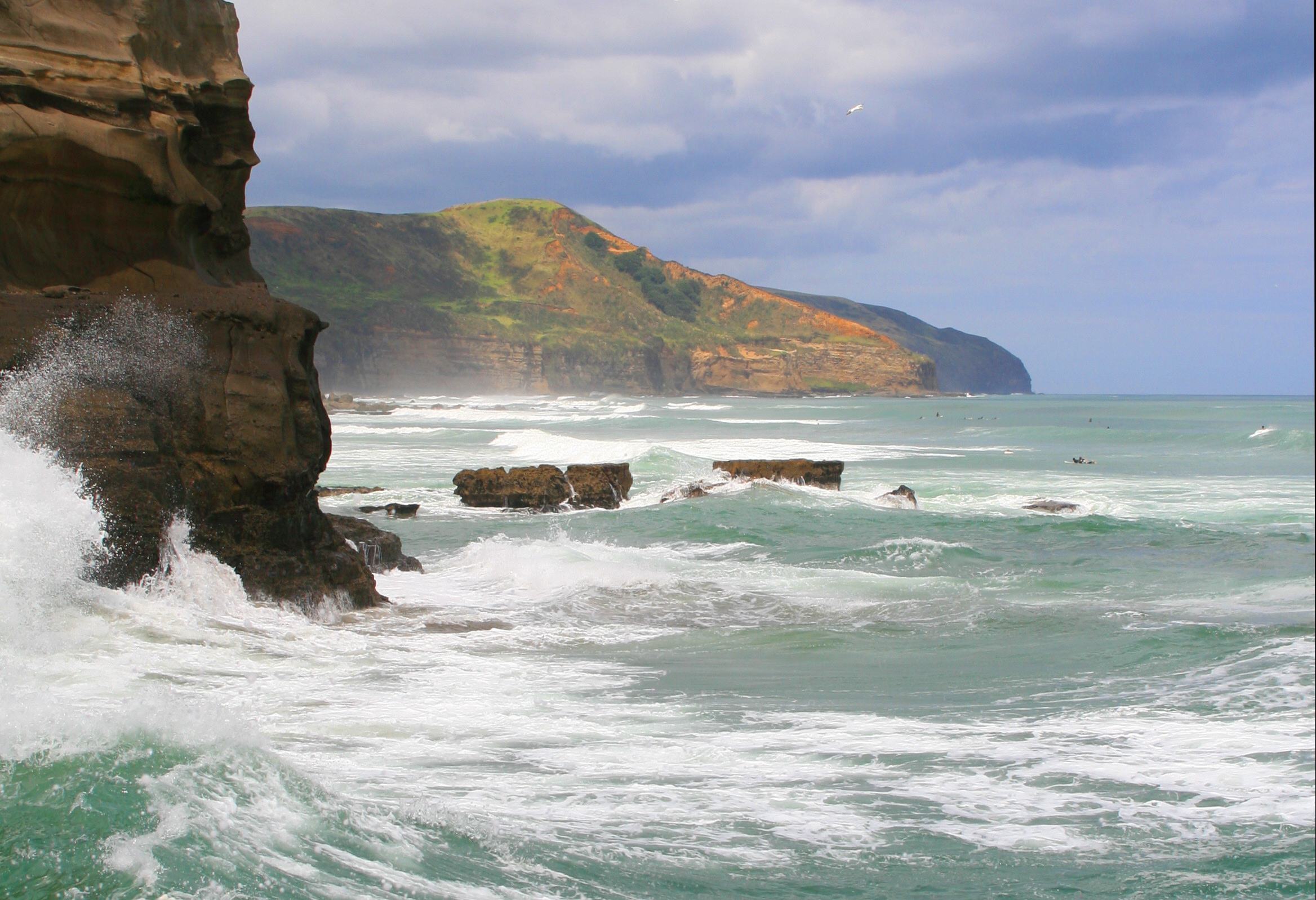 Ruig kustlandschap van het Noordereiland in Nieuw-Zeeland