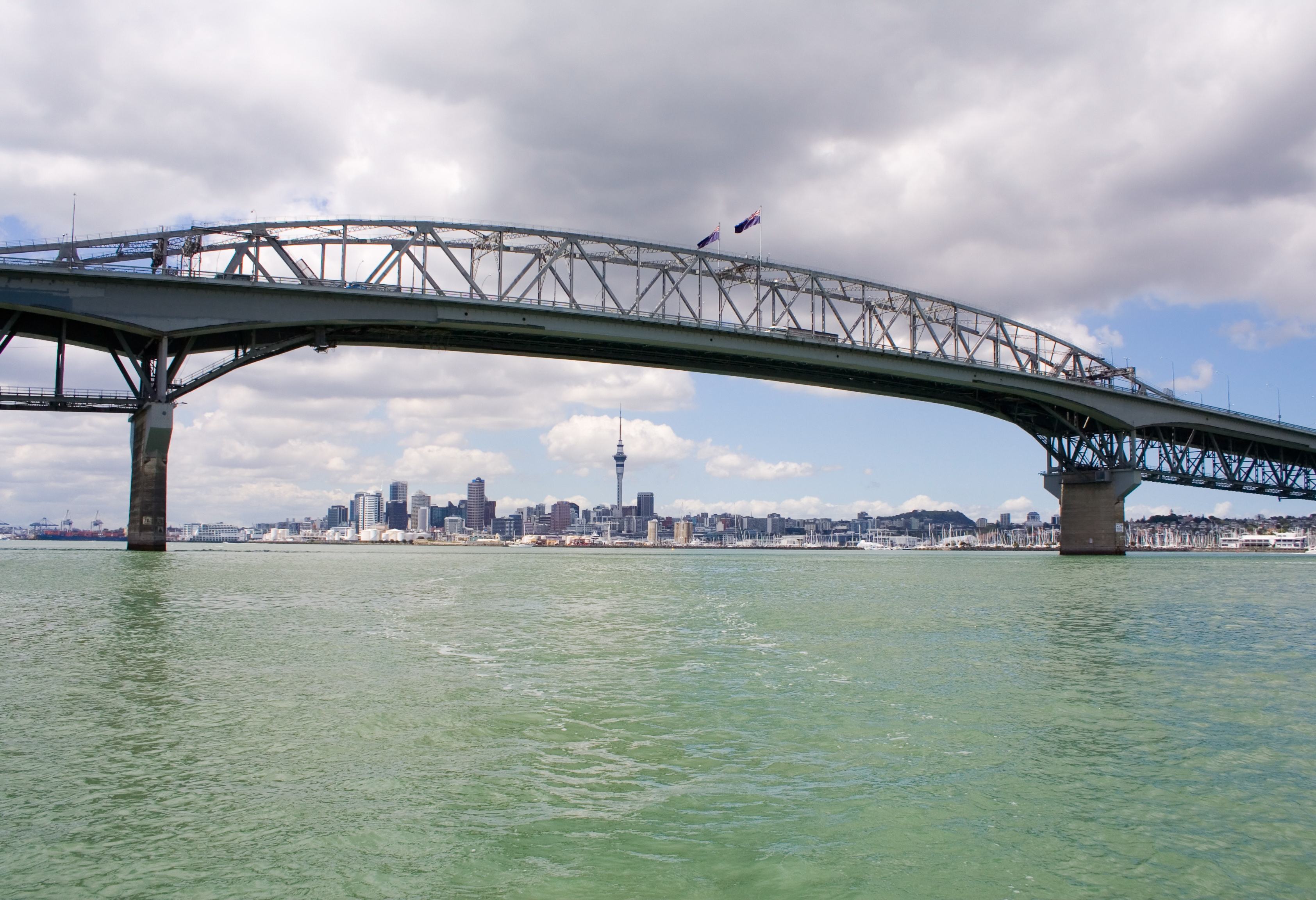 Auckland aan het water in Nieuw-Zeeland