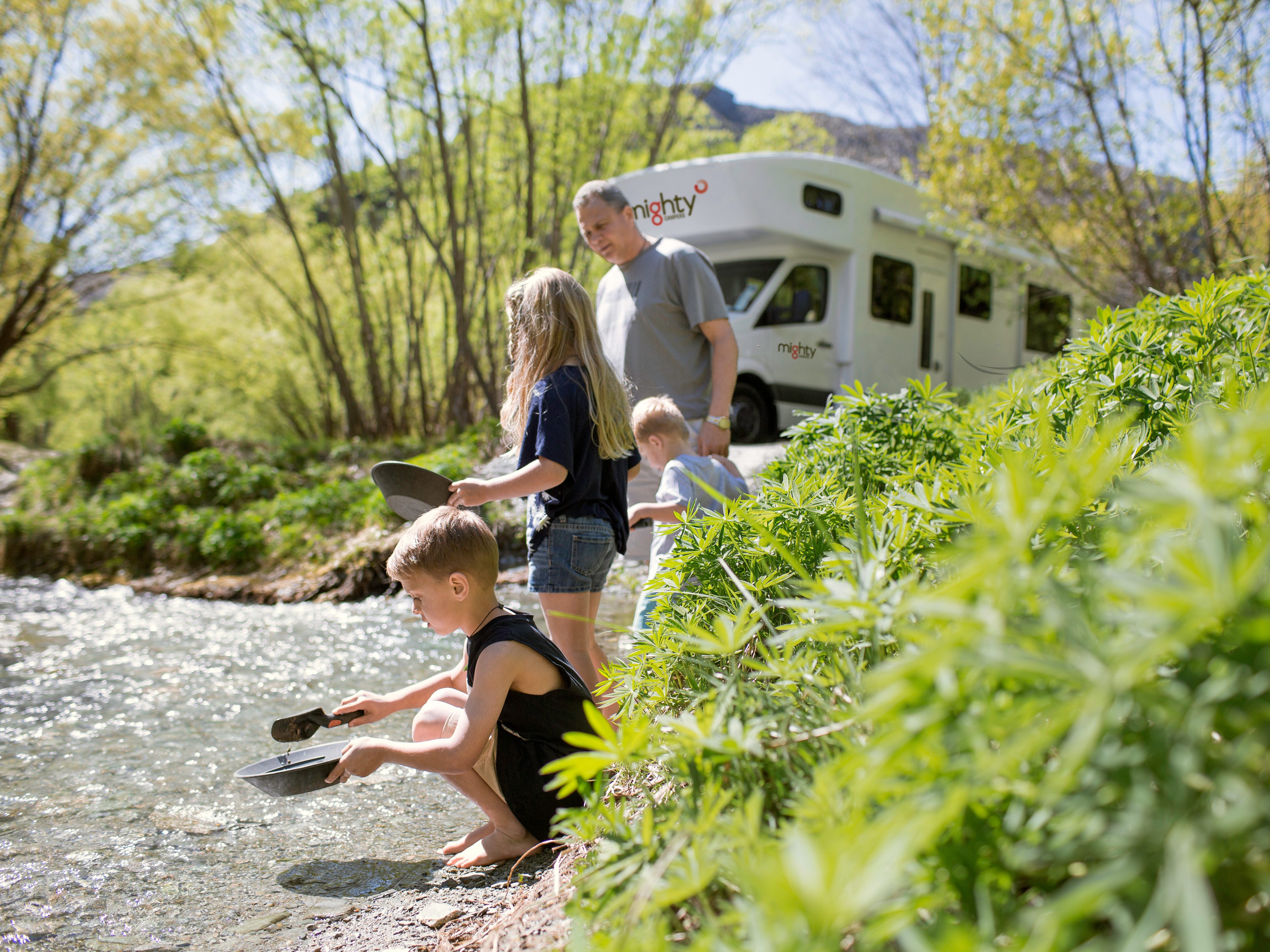 Met het gezin de natuur in met de Big Six camper van Mighty in Nieuw-Zeeland