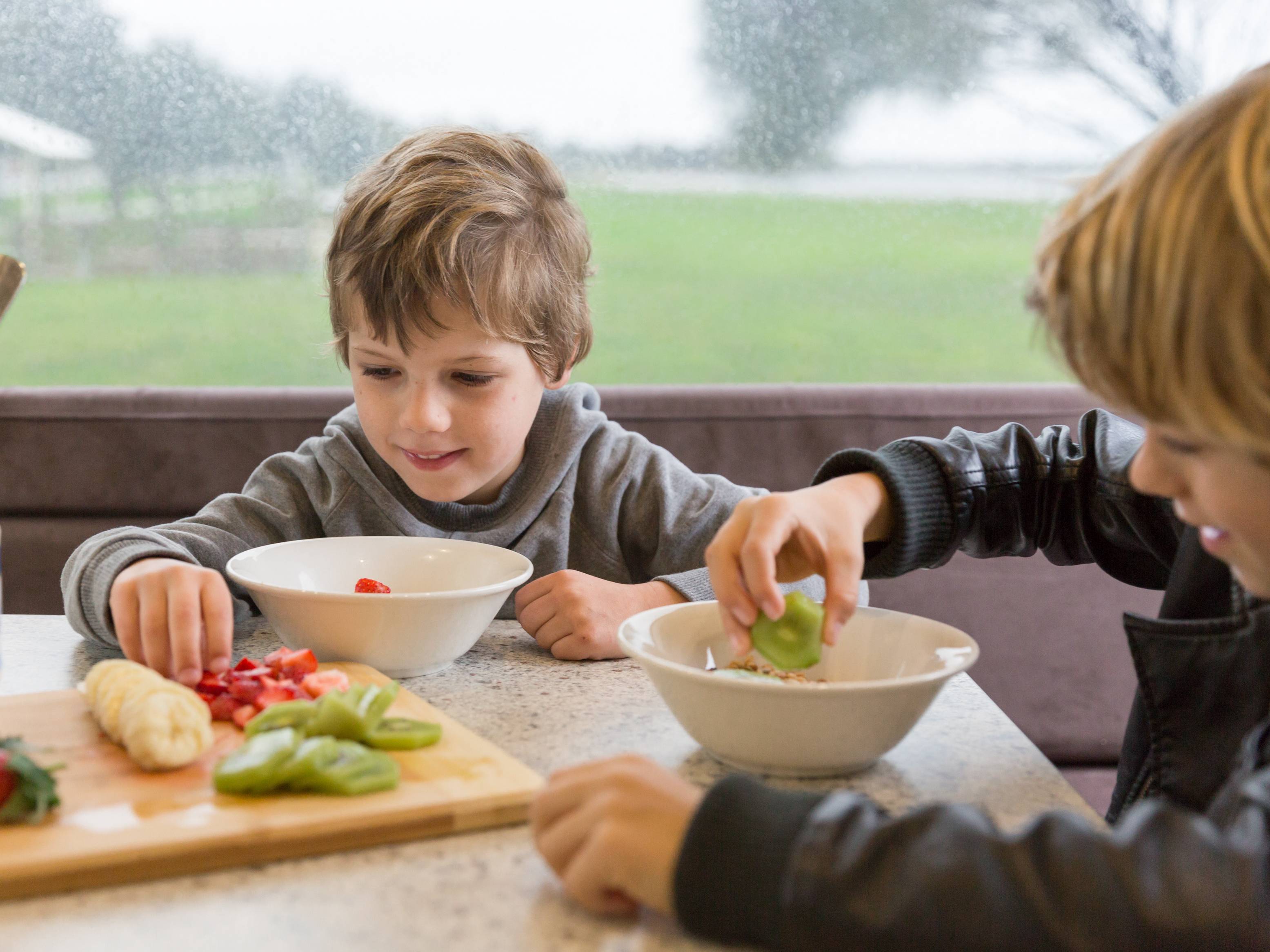 Ontbijten in de Big Six camper van Mighty in Nieuw-Zeeland