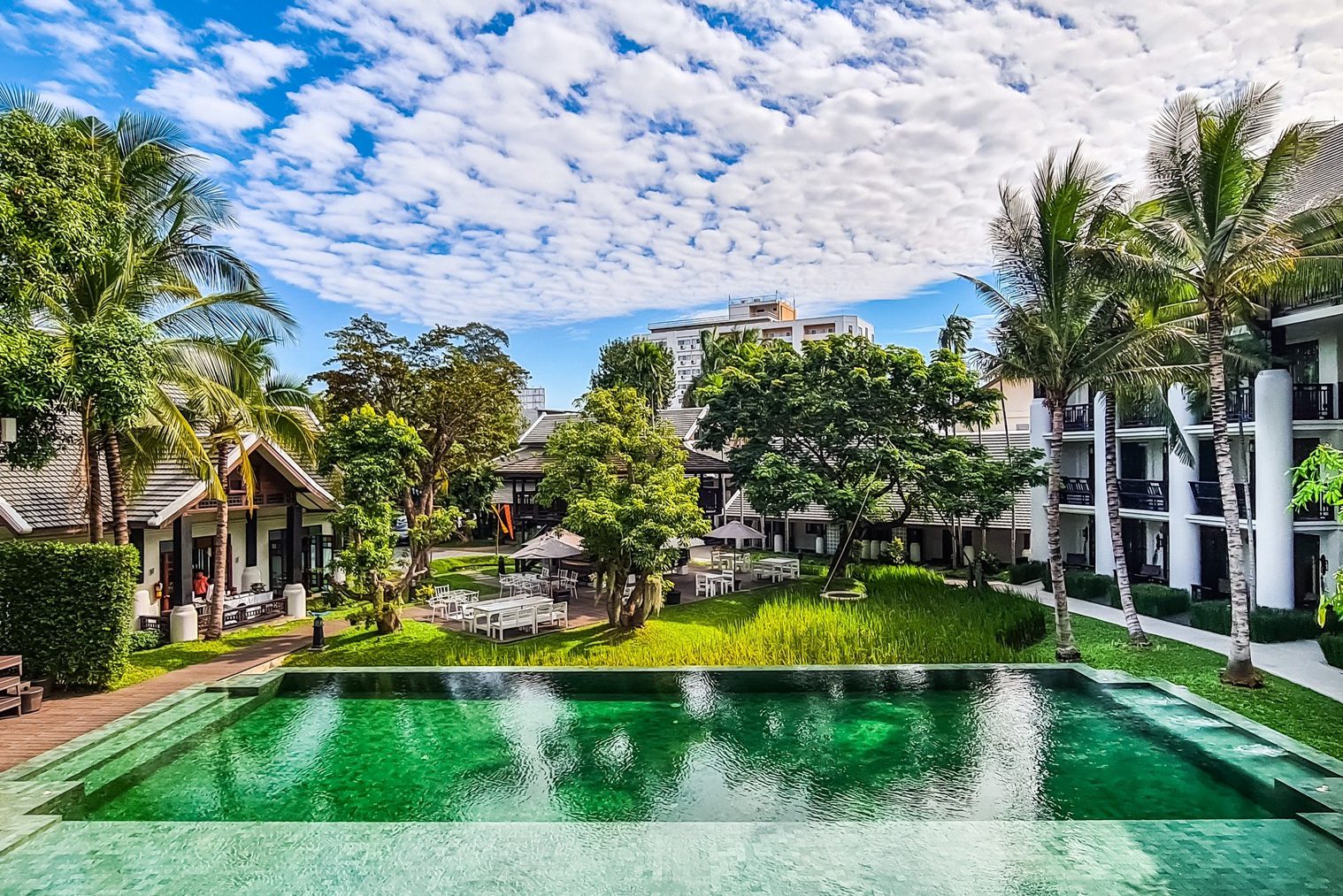 Zwembad van het Smile Lanna Hotel in Chiang Mai in Thailand