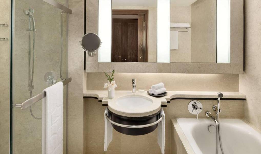 Maleisi-Kuala-Lumpur-Shangri-La-Kuala-Lumpur-Deluxe-kamer-badkamer