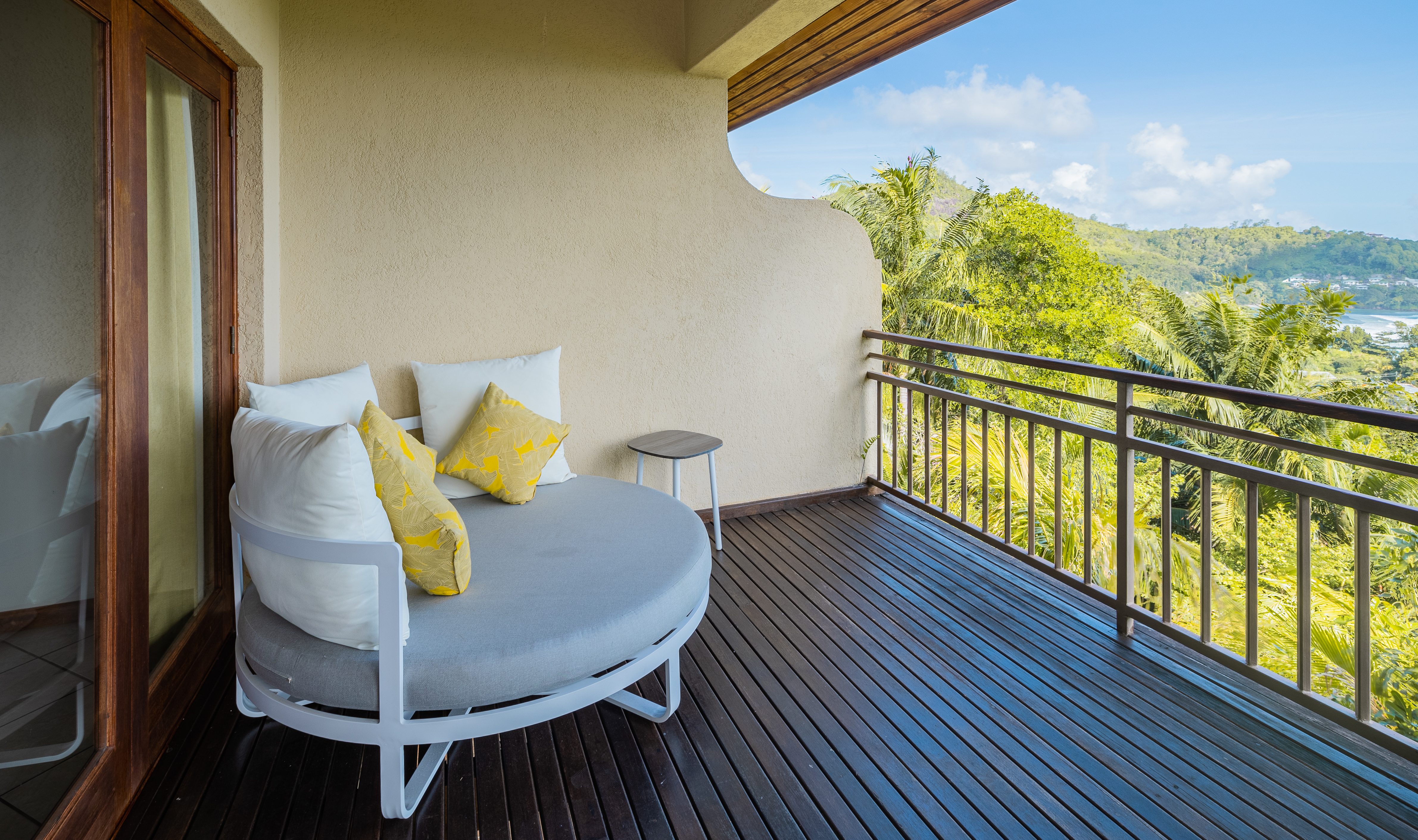 Seychellen Mahe Valmer Resort Deluxe Villa balkon