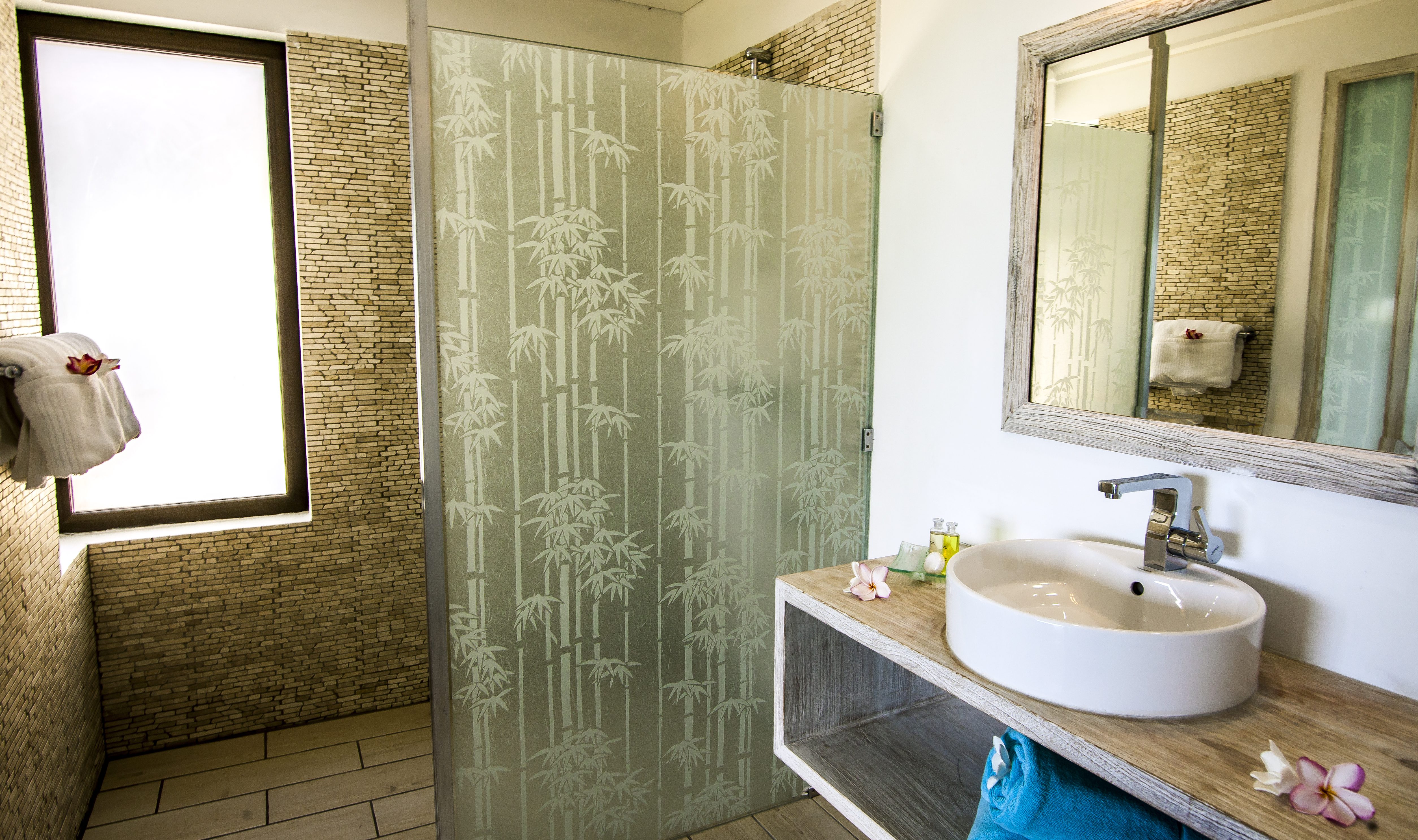 Seychellen Mahe Valmer Resort Ocean View Suite badkamer