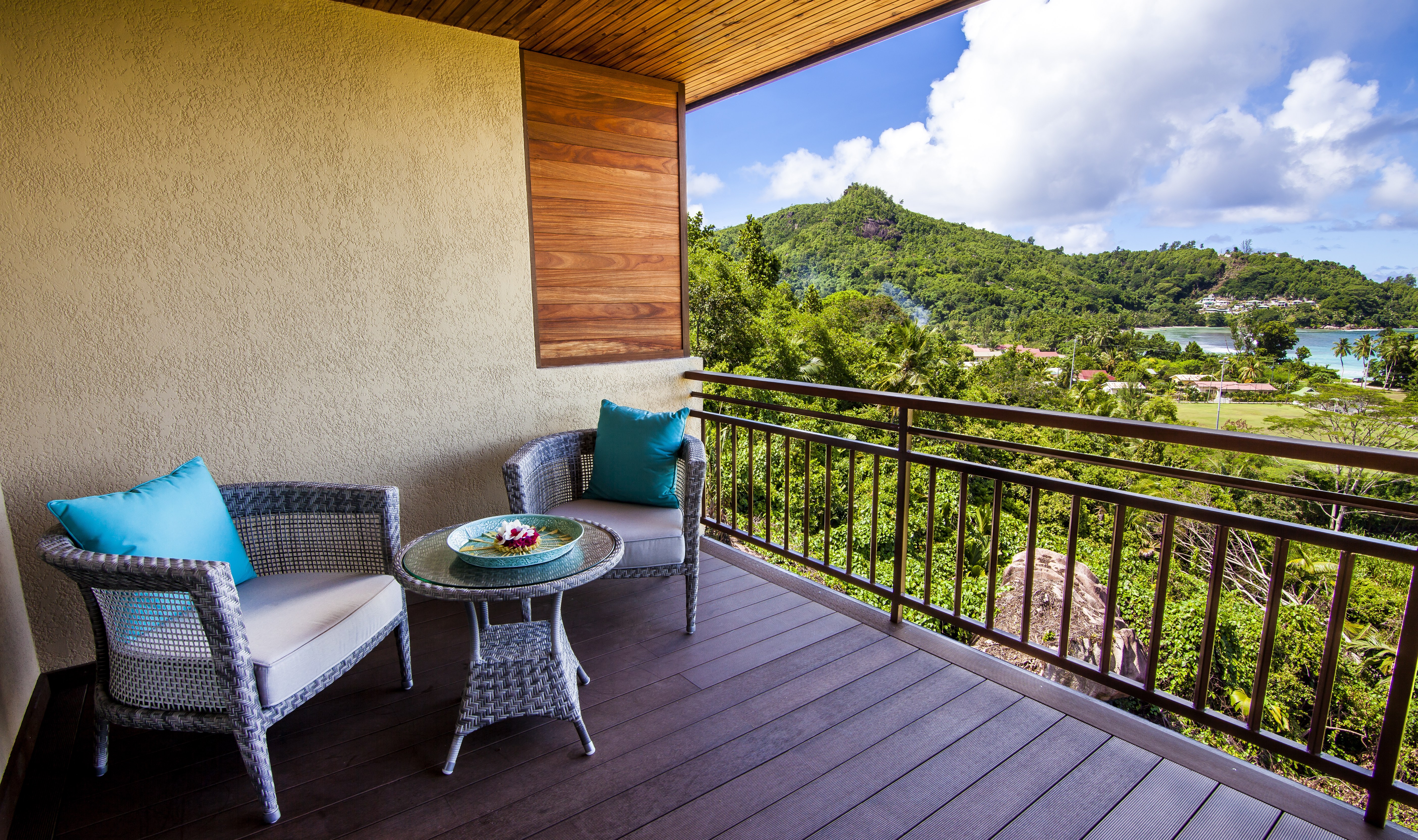 Seychellen Mahe Valmer Resort Ocean View Suite balkon