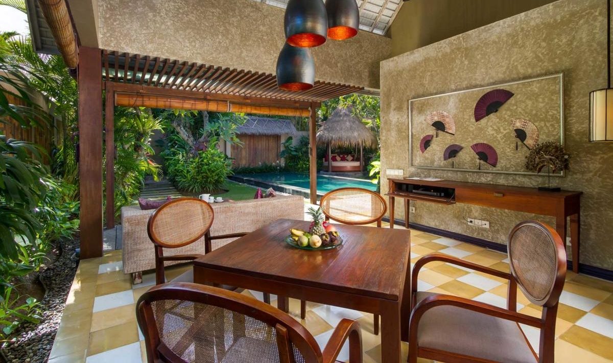 Halfopen woonkamer in de 1-Bedroom Poolvilla in het Space Villas Bali in Seminyak