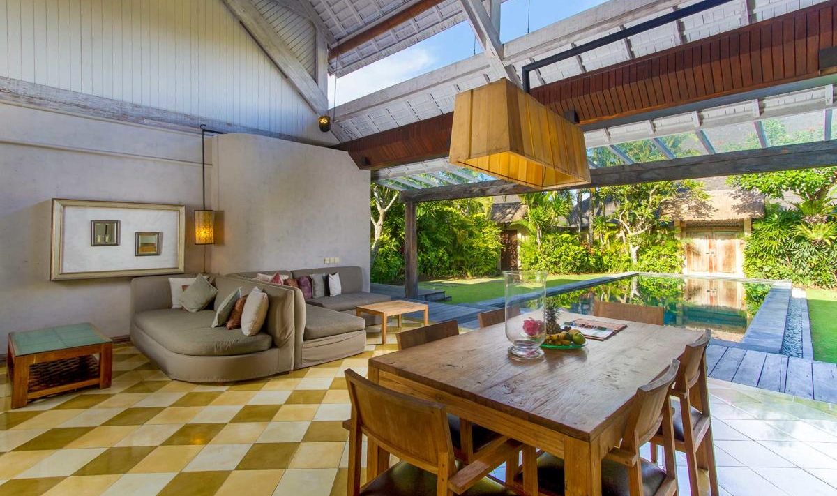 Woonkamer van de 2-Bedroom Poolvilla in het Space Villas Bali in Seminyak