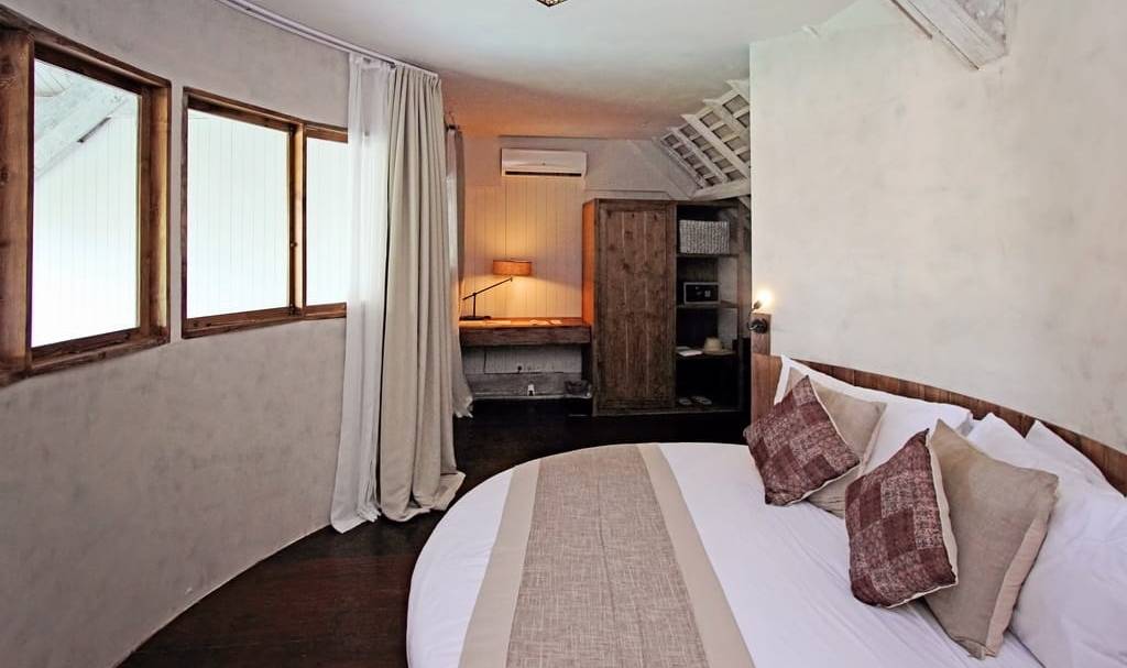 De 3e kleinere slaapkamer van de 3-Bedroom Poolvilla in Space Villas Bali in Seminyak