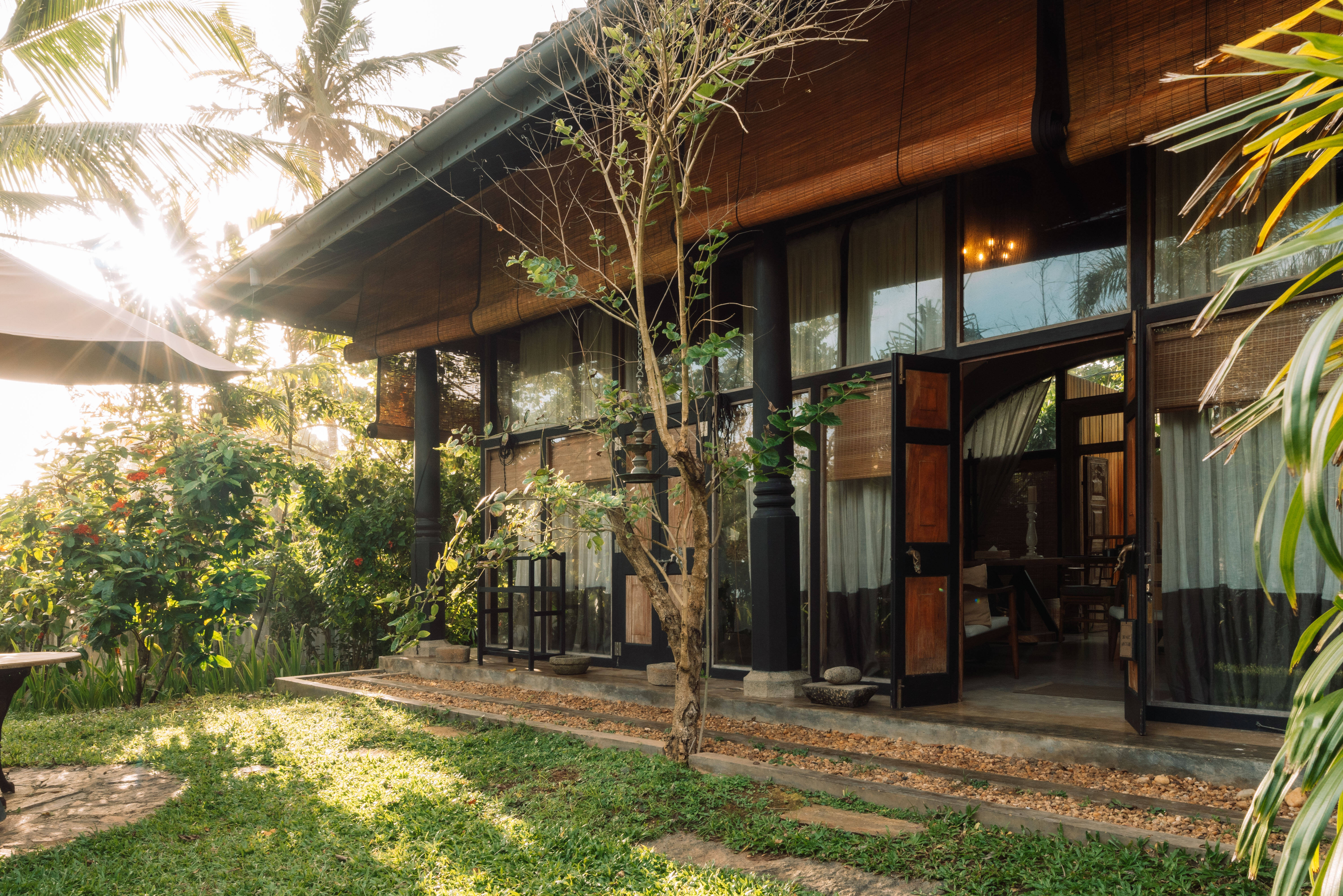 Kamers in de tuin van het Eraeliya hotel