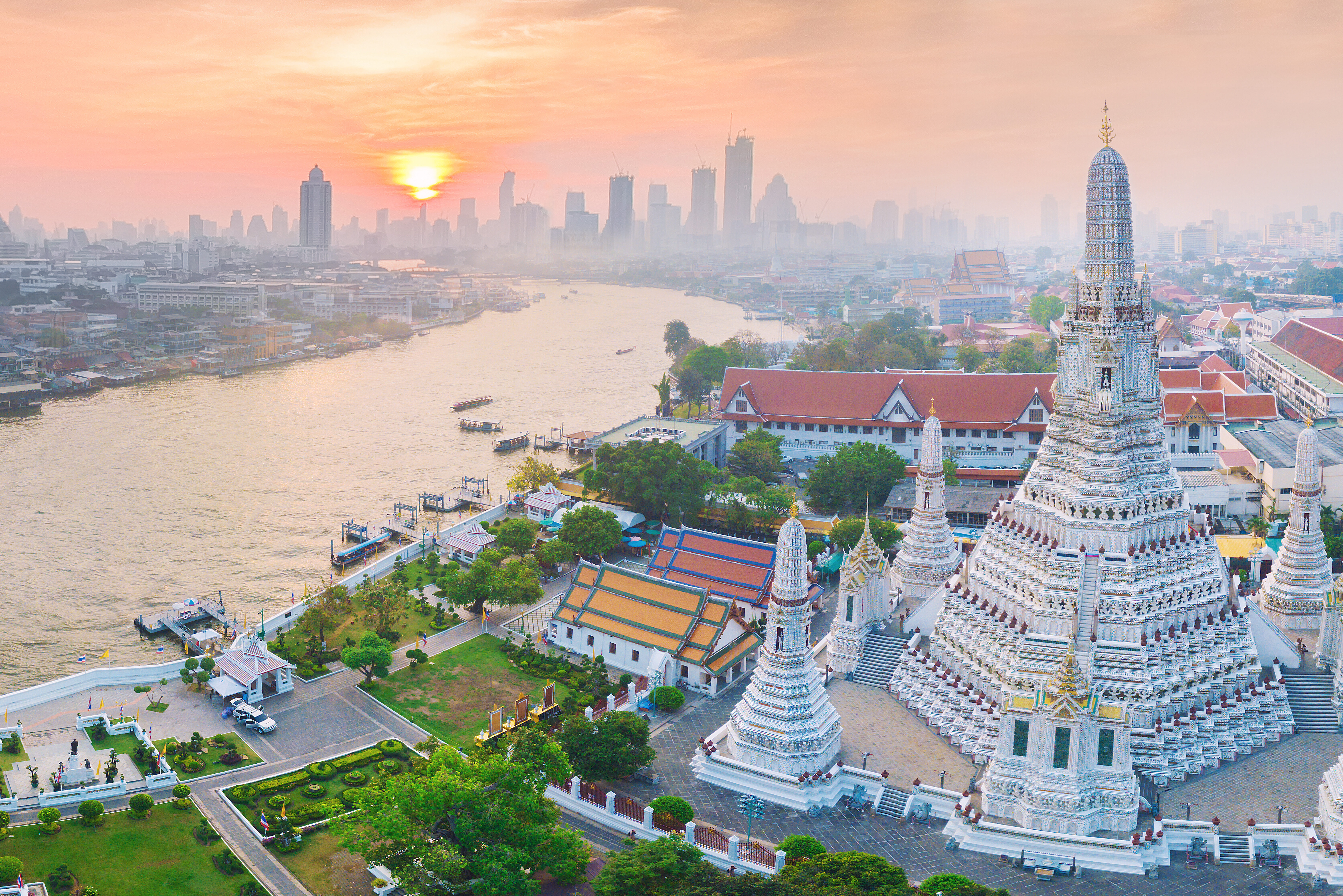 Chao Phraya rivier Bangkok bij zonsondergang