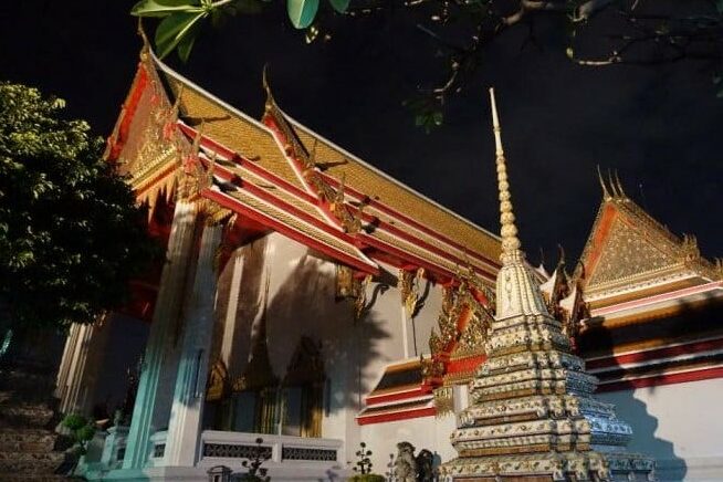 Bangkok tempel bij nacht