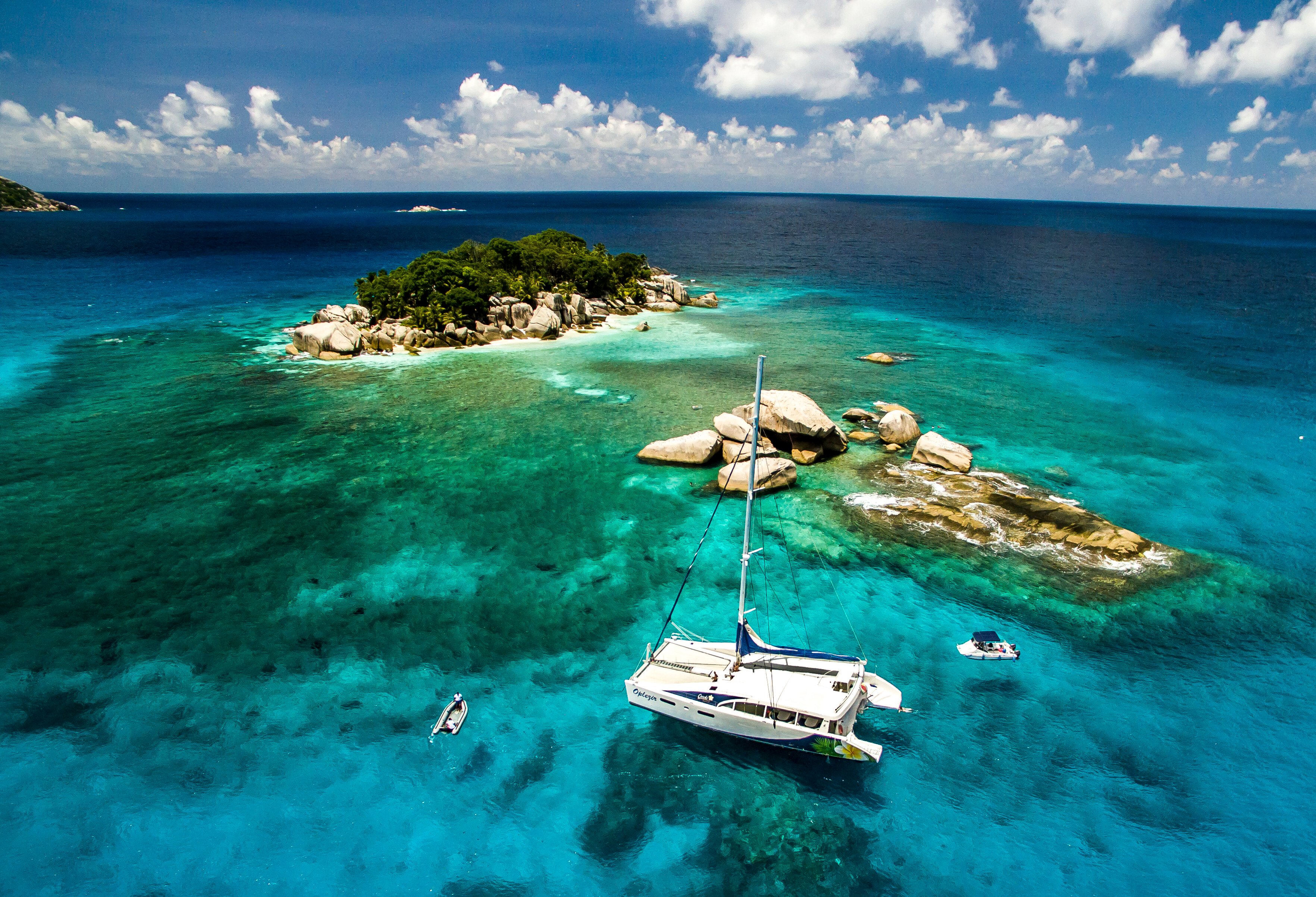 Eilandhoppen per catamaran Oplezir