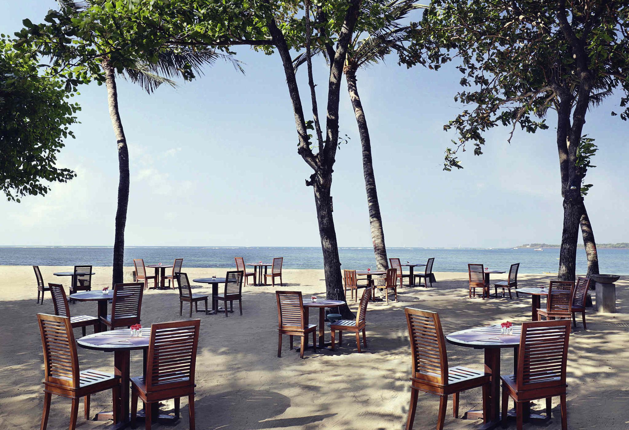 Dineren op het strand in het Mercure Sanur op Bali