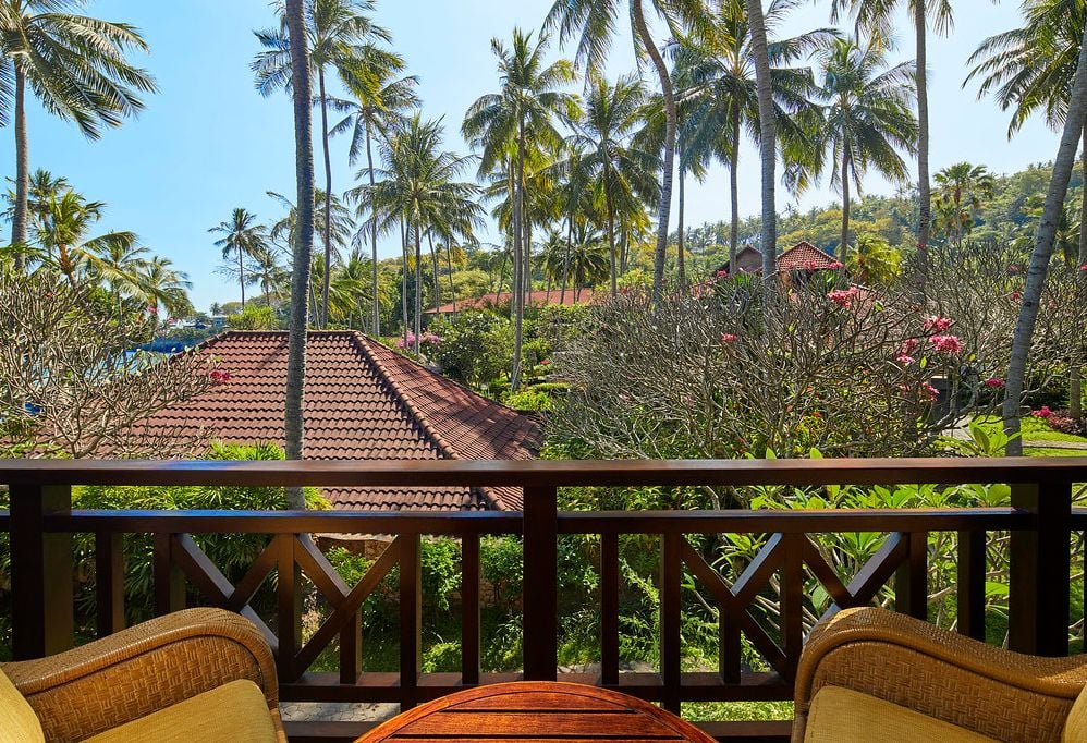 Uitzicht vanaf het balkon van de Superiorkamer in het Sheraton Senggigi Beach Resort op Lombok