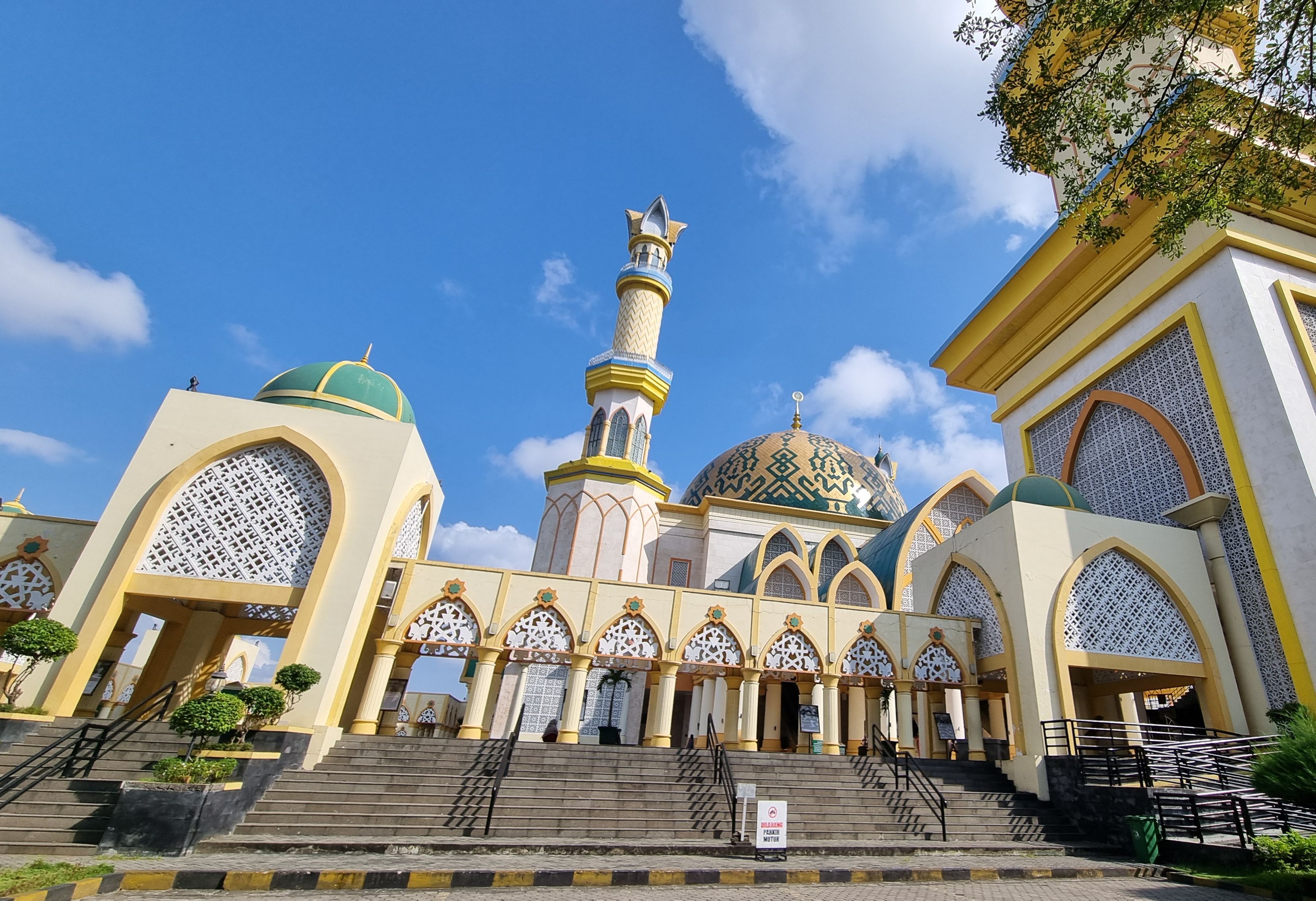 Het Islamic Center moskee in Mataram op Lombok