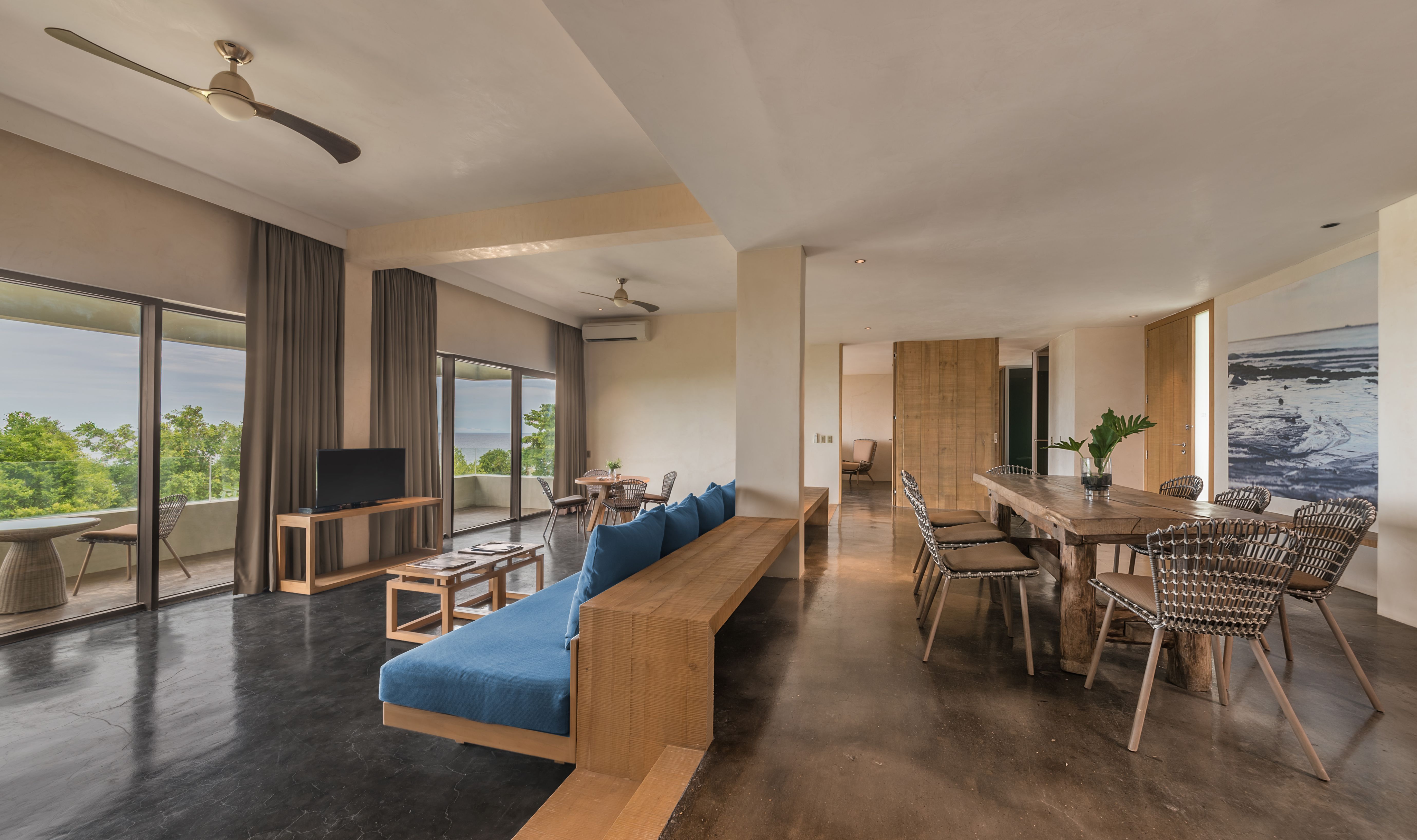 Woonkamer en eetgedeelte van de Two Bedroom Suite van Amorita