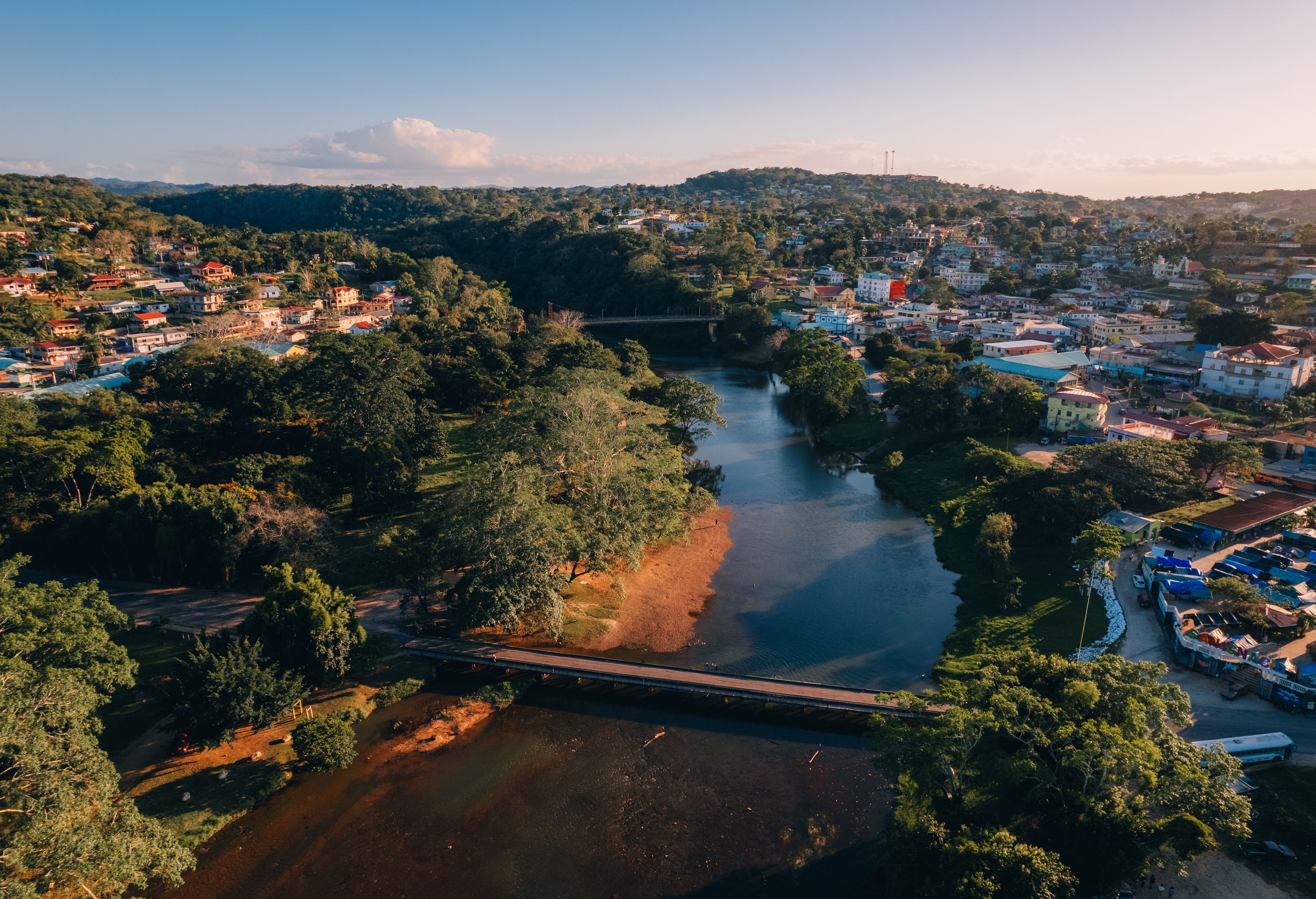 San Ignacio stadsbeeld aan de Macal-rivier