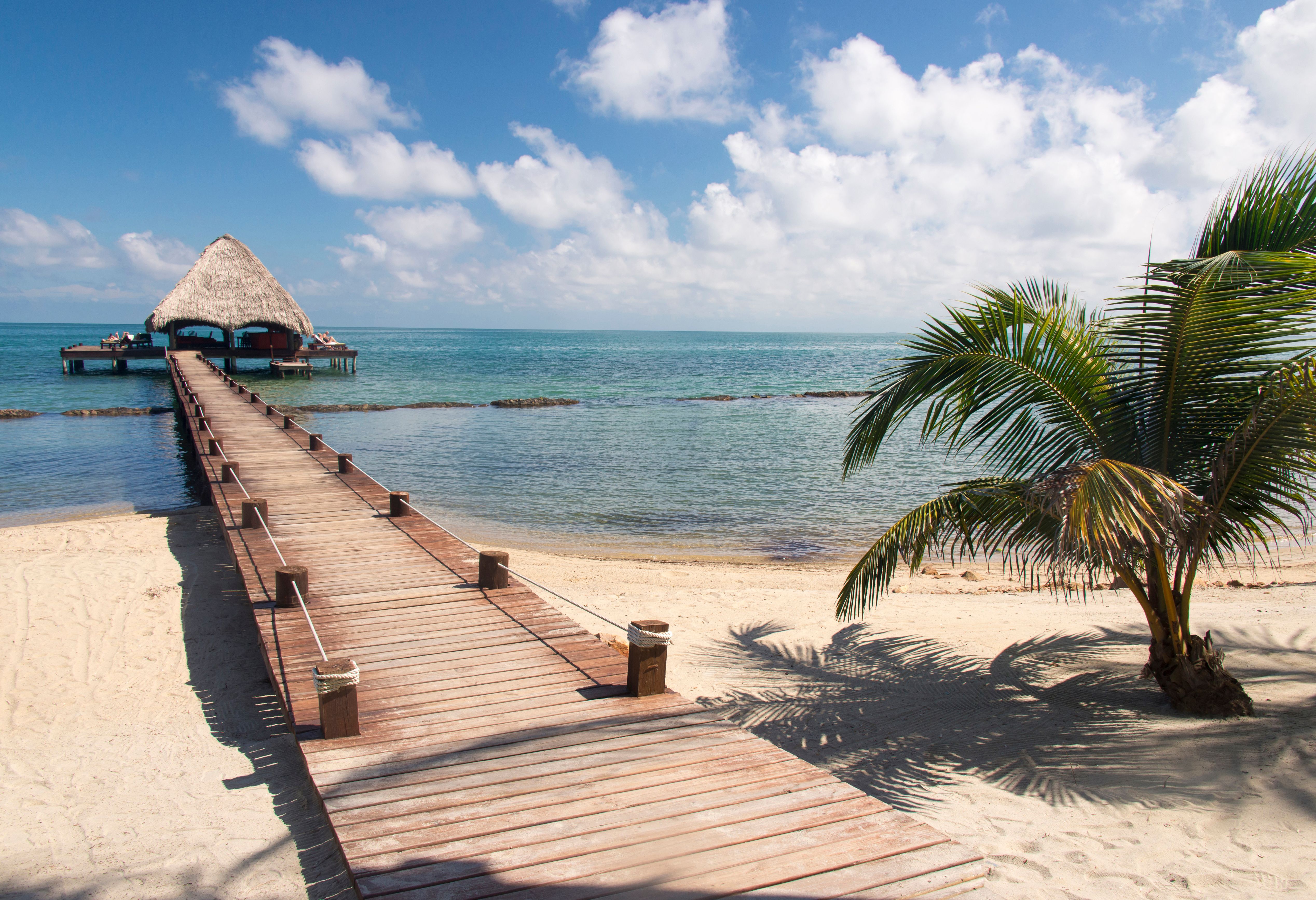 Pier op het strand bij Placencia