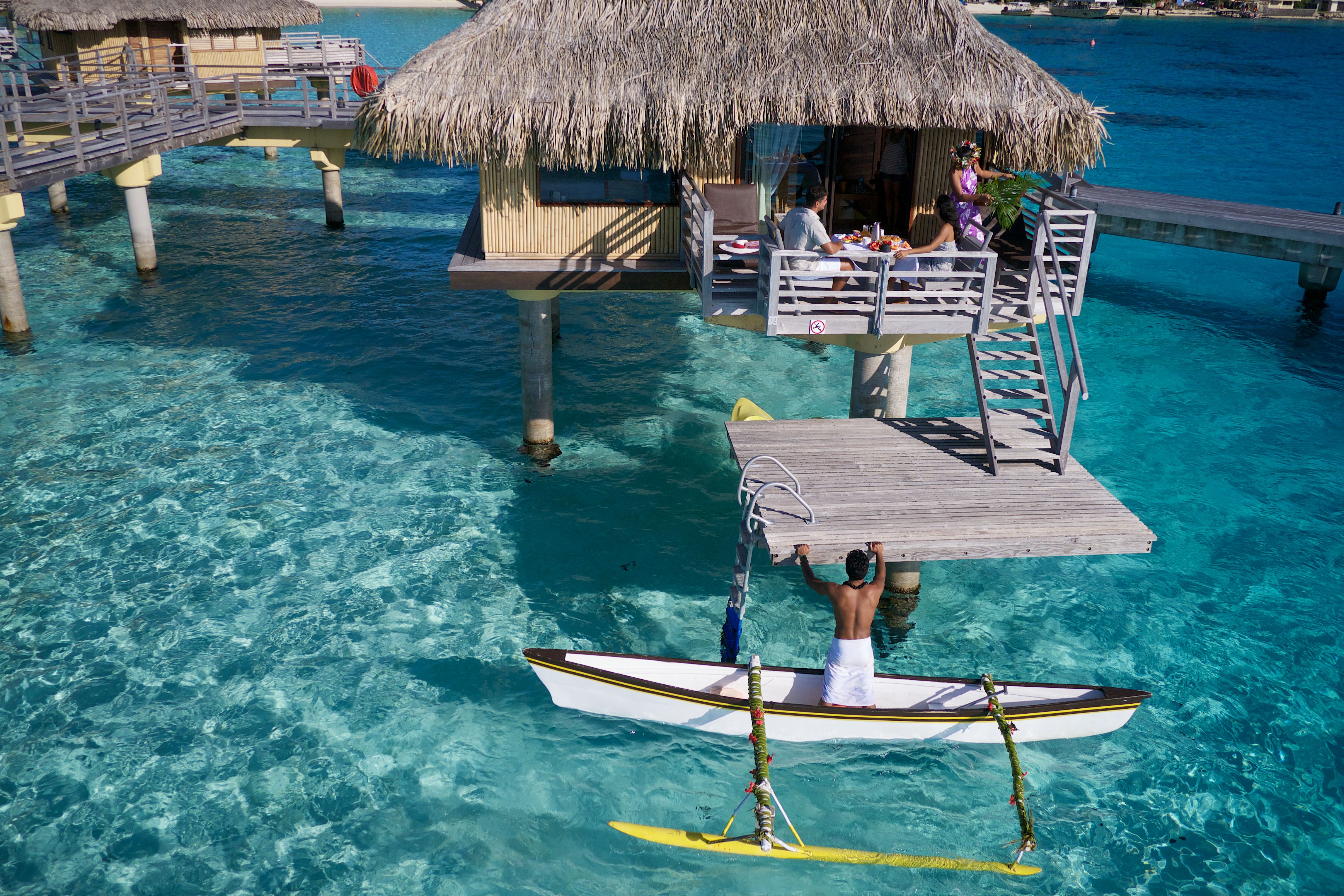 Frans Polynesie Intercontinental Bora Bora Le Moana Resort Outrigger Ontbijt