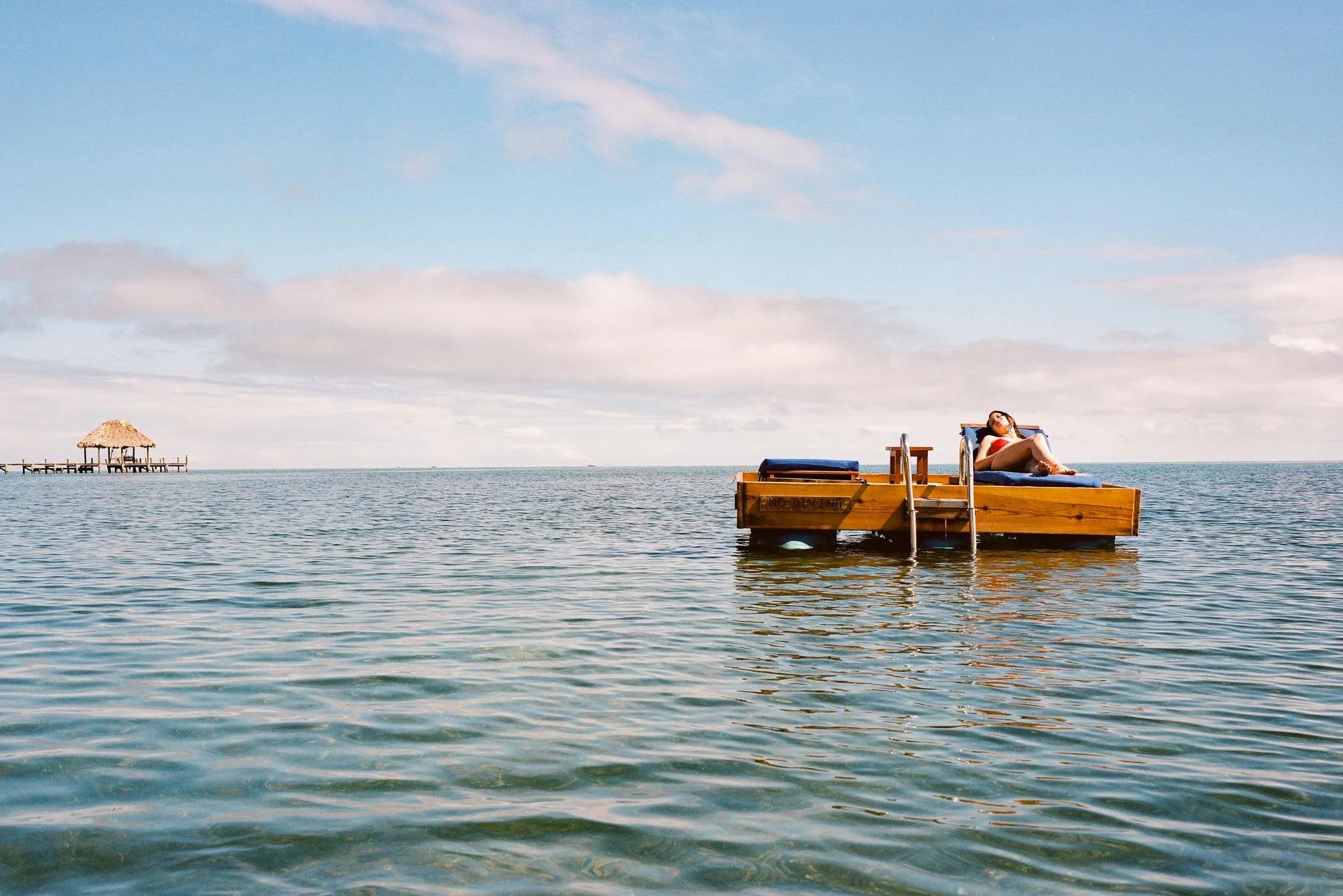 Belize Placencia Turtle Inn Zwembad Vlot