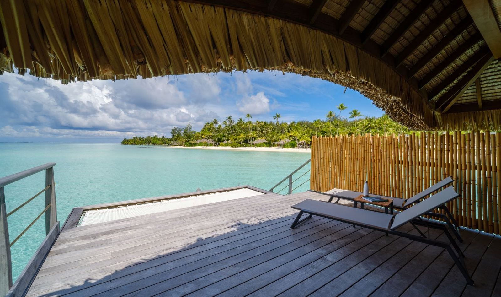 Frans Polynesie Le Bora Bora by Pearl Resorts Overwater Bungalow