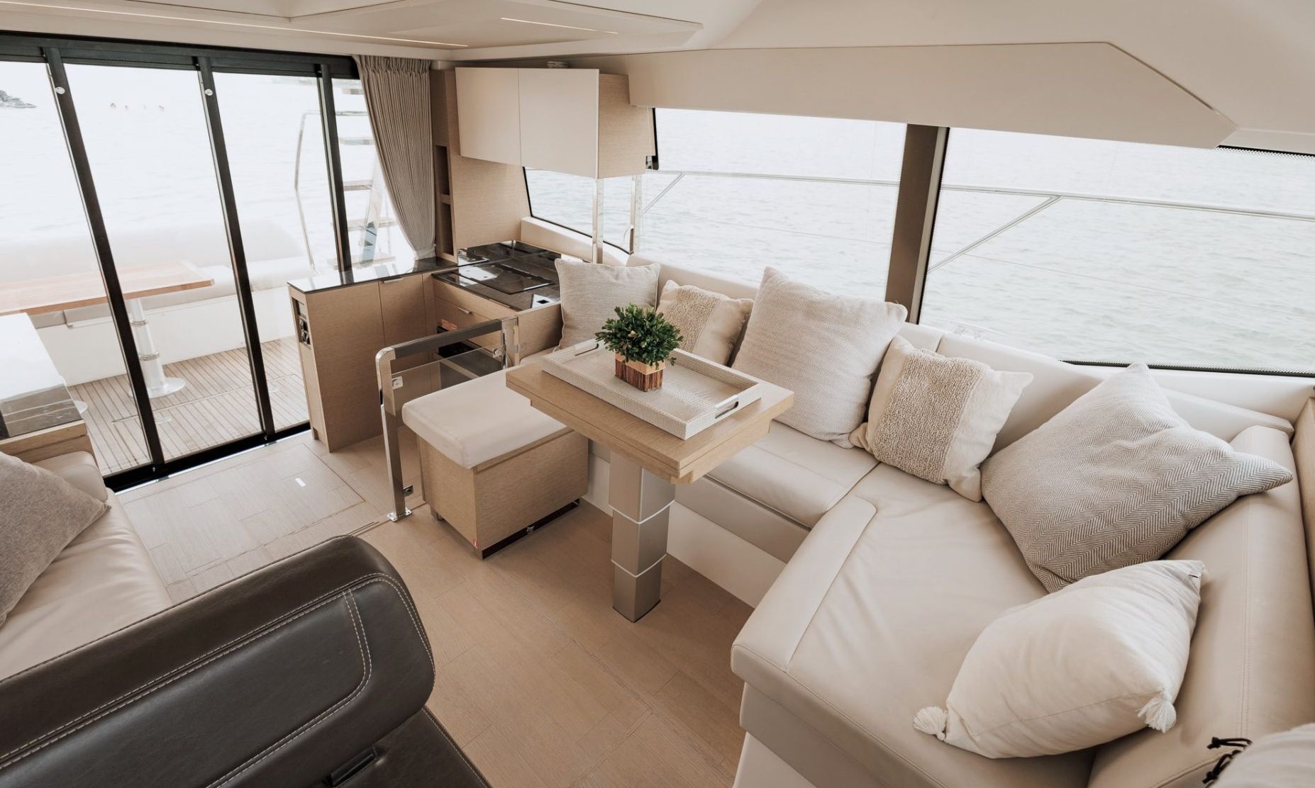 Amerika-Miami-privé-jacht-binnen