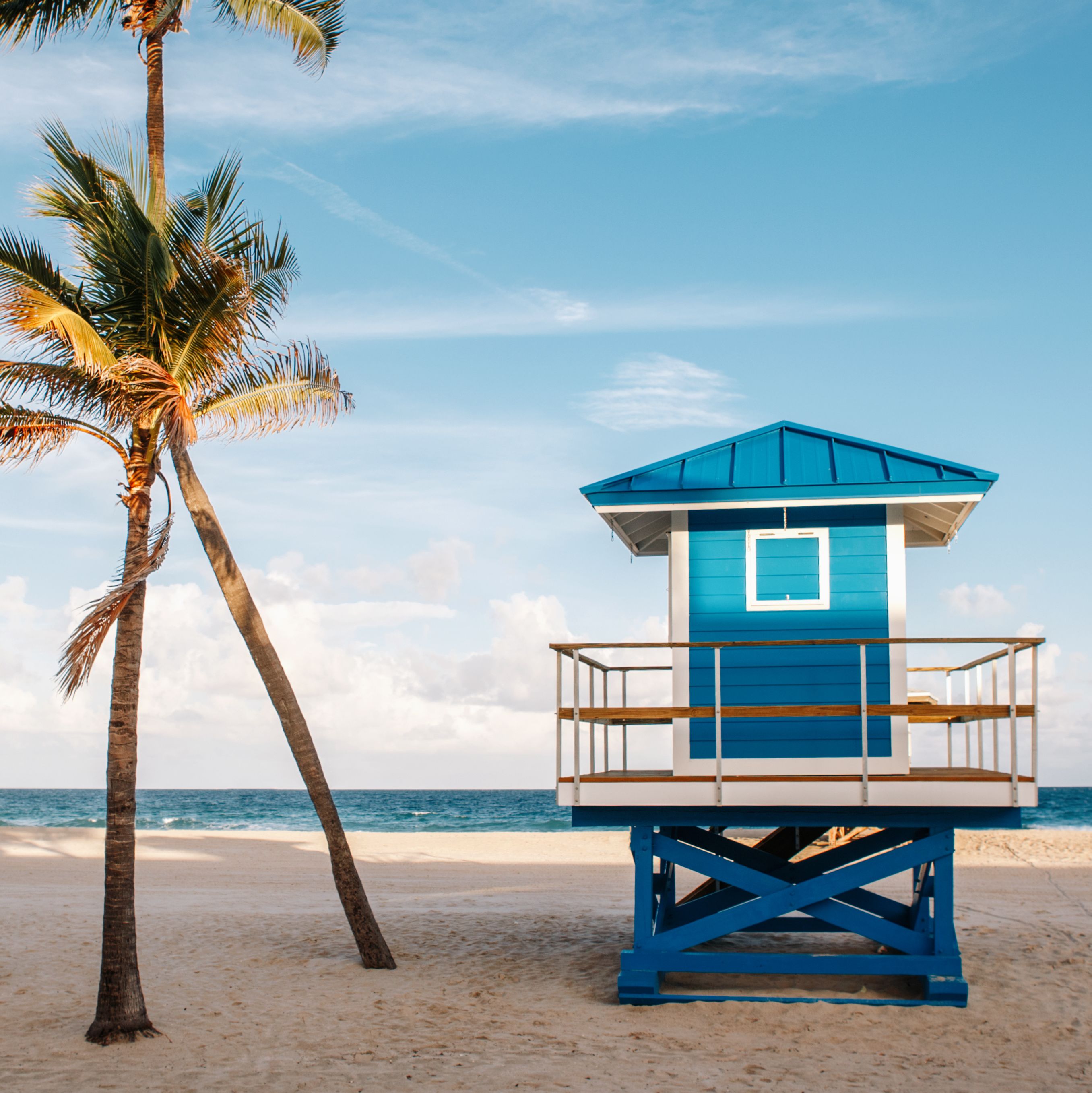 Amerika-Miami-Florida-strandwacht-met-palmbomen