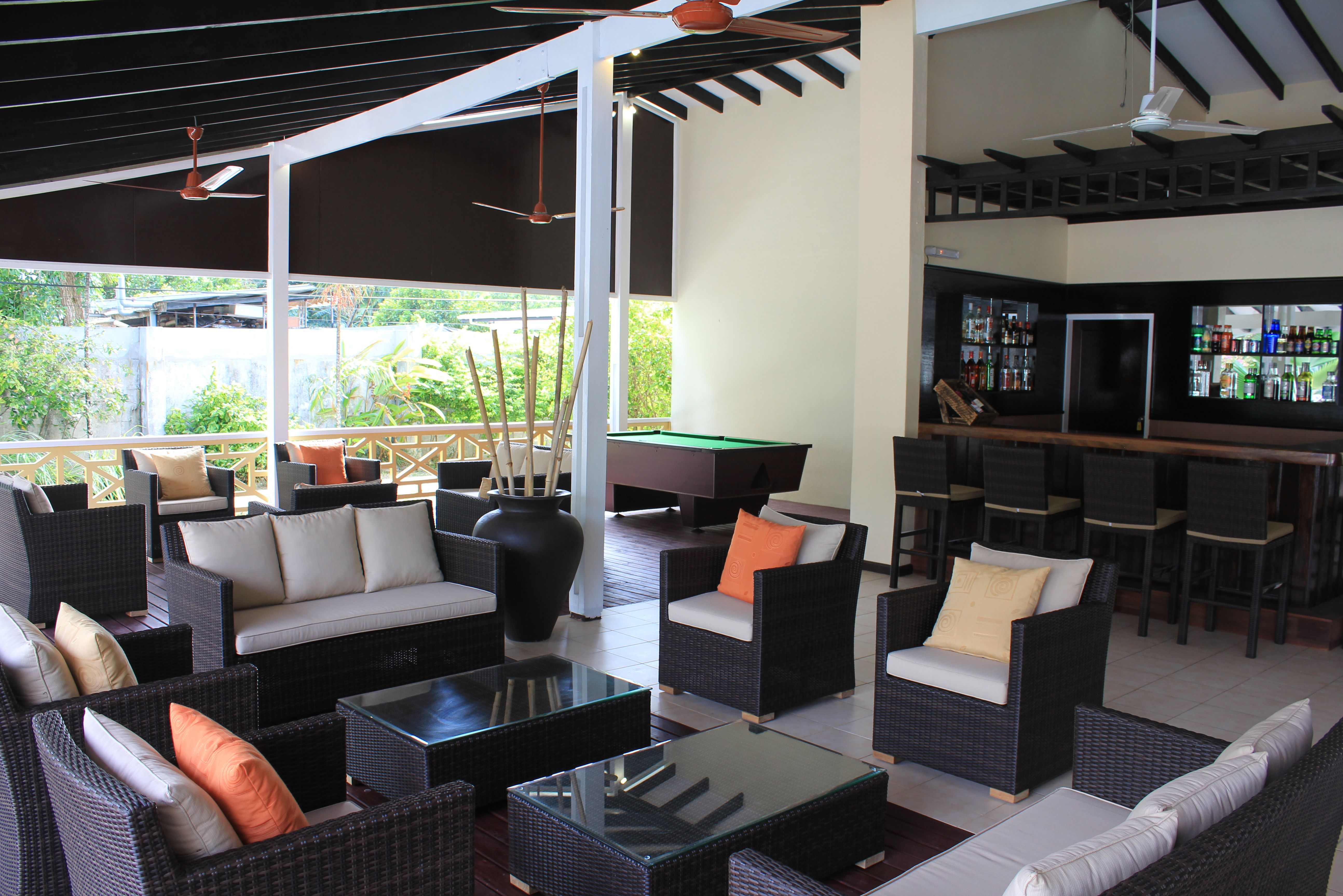 Lounge met bar