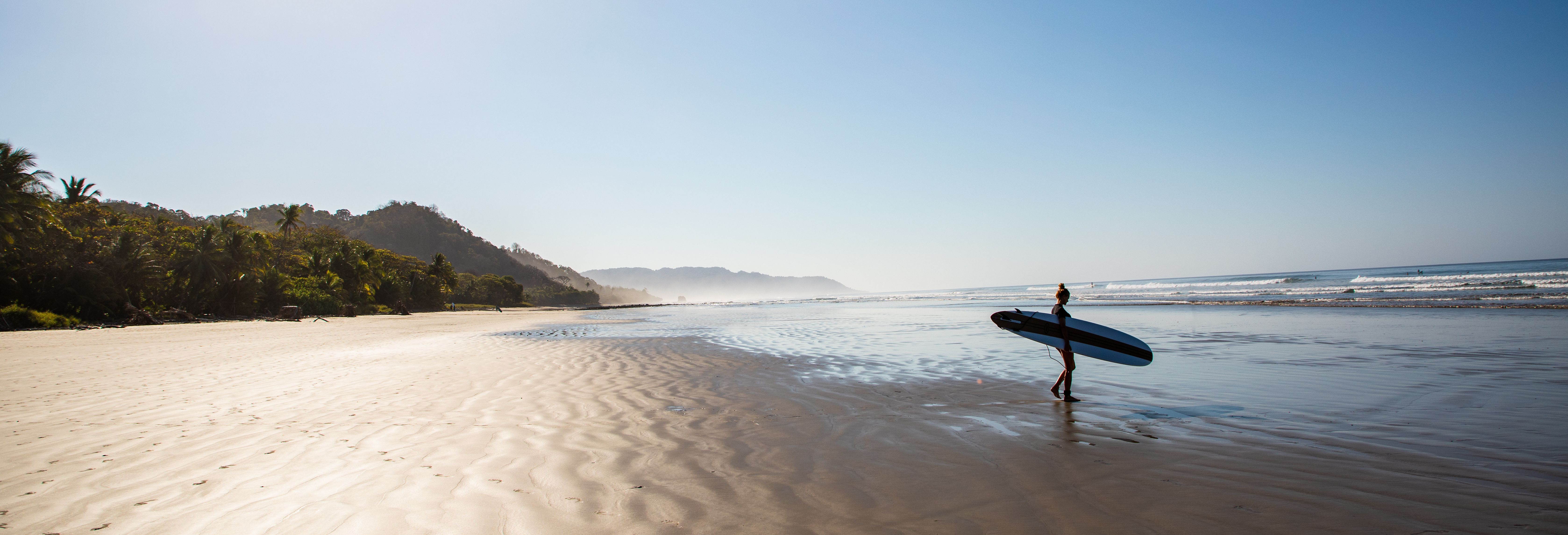 costa-rica-santa-teresa-strand-surfen-zonsopgang