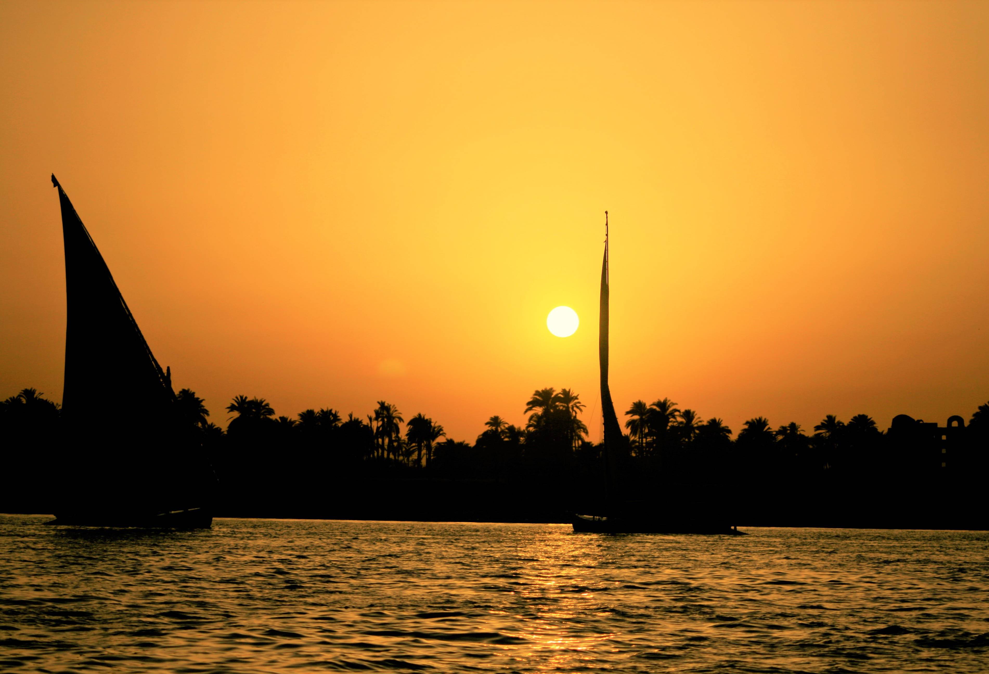 Egypte Luxor excursie zeilen op een traditionele felucca