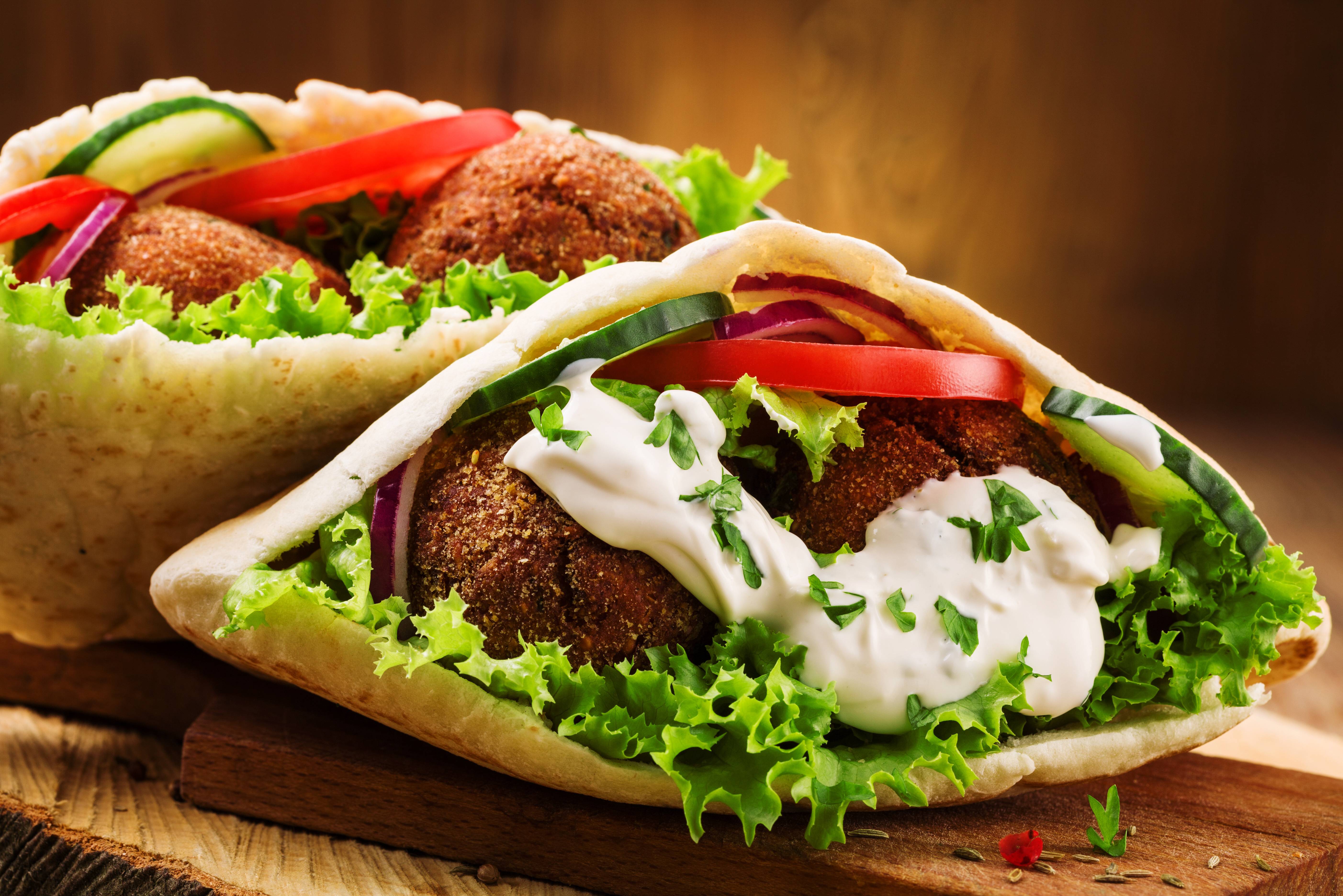 Pita en falafel is een lokale snack in Israël