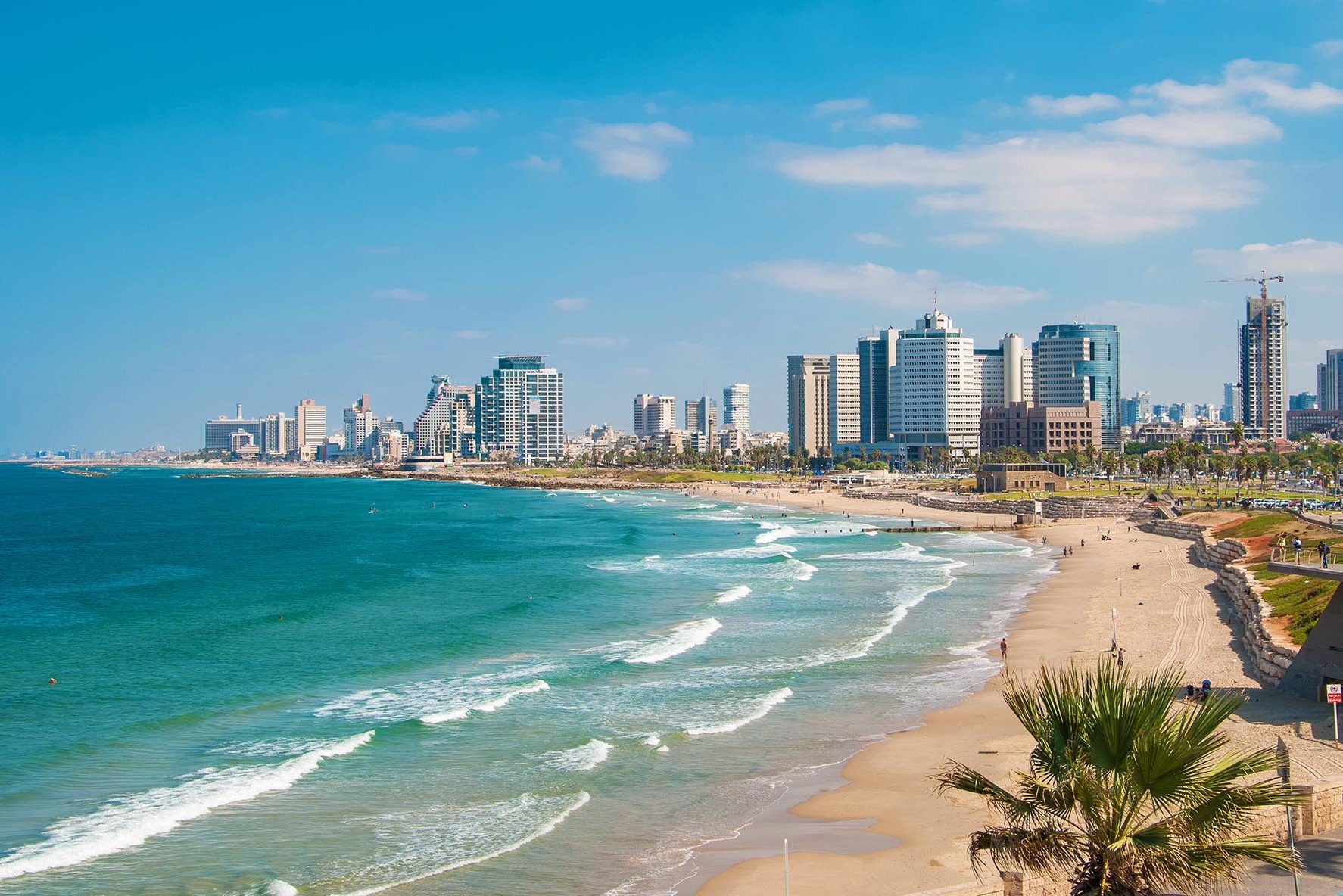 Het strand van Tel Aviv in Israël
