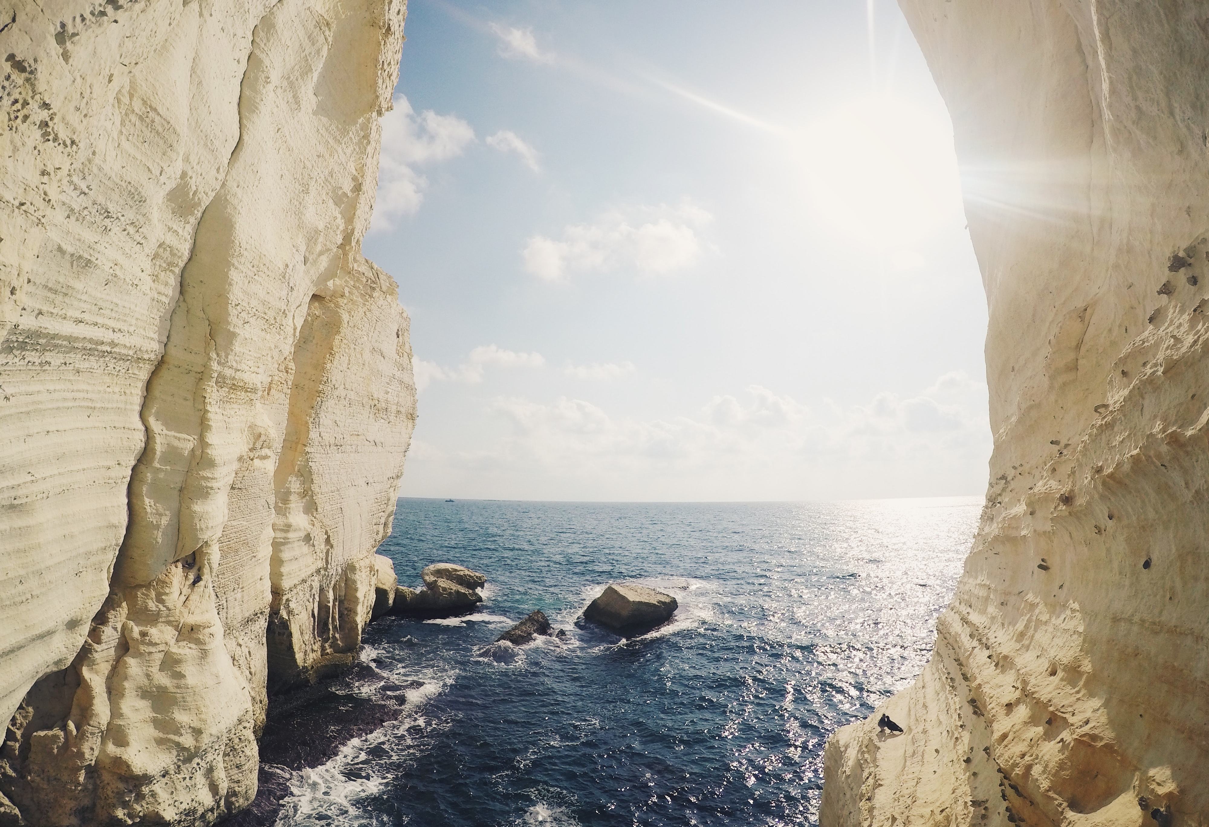 Kalkrotsen bij Rosh Hanikra in Israël