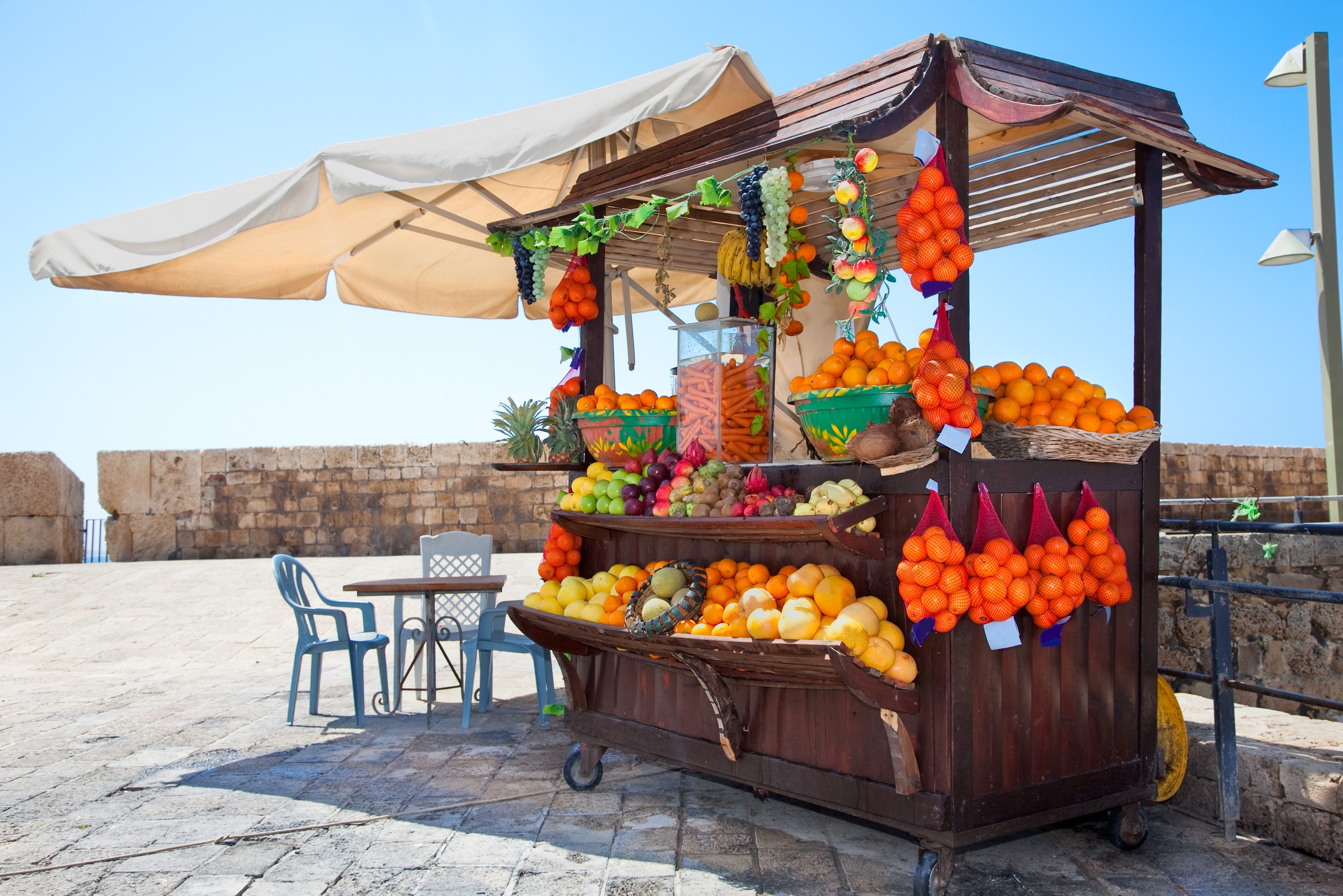 Fruitkraam met sapjes in Israël