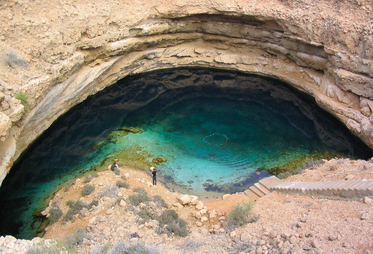 oman-bimmah-sinkhole-closeup