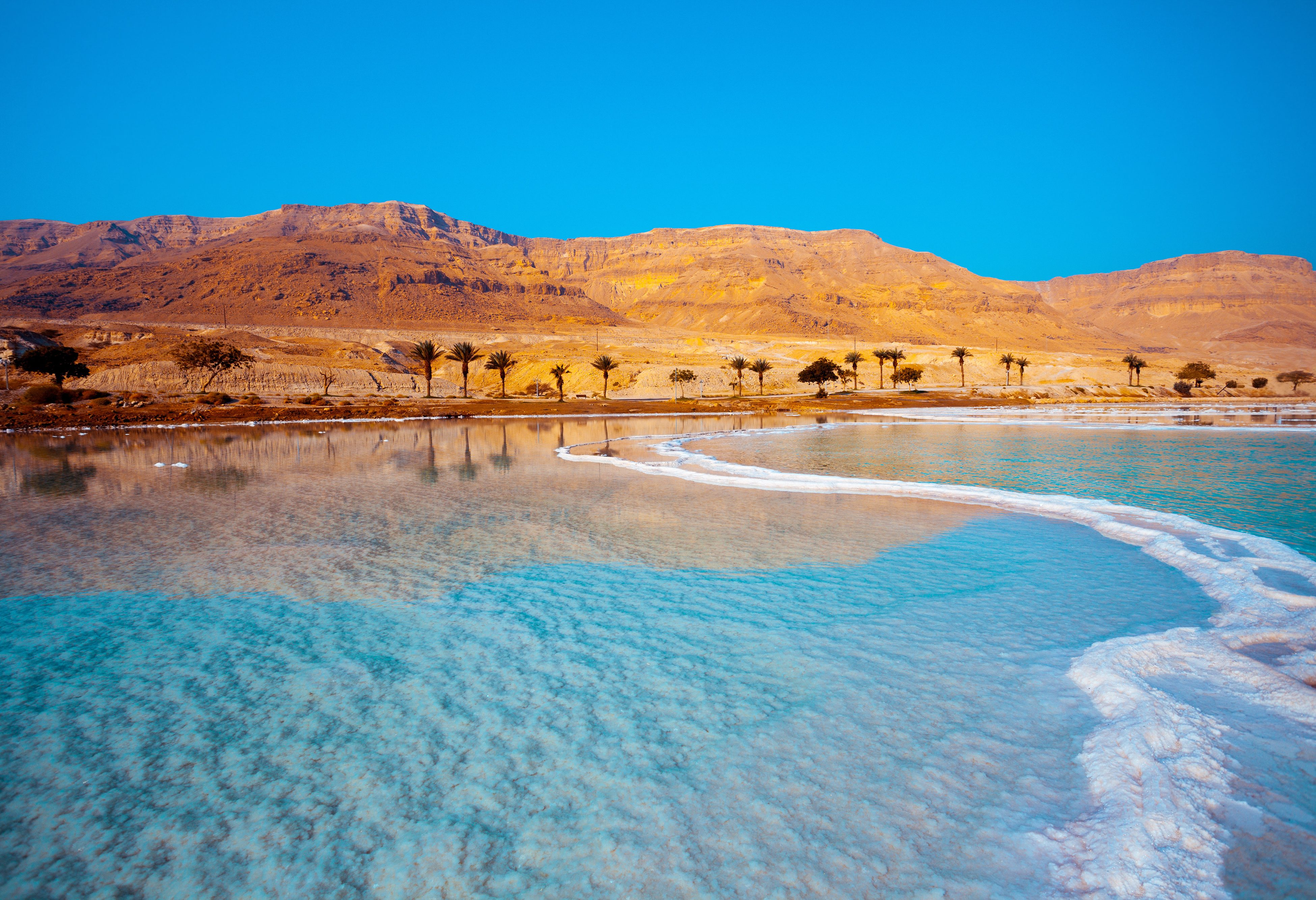 Kust bij de Dode Zee in Jordanië