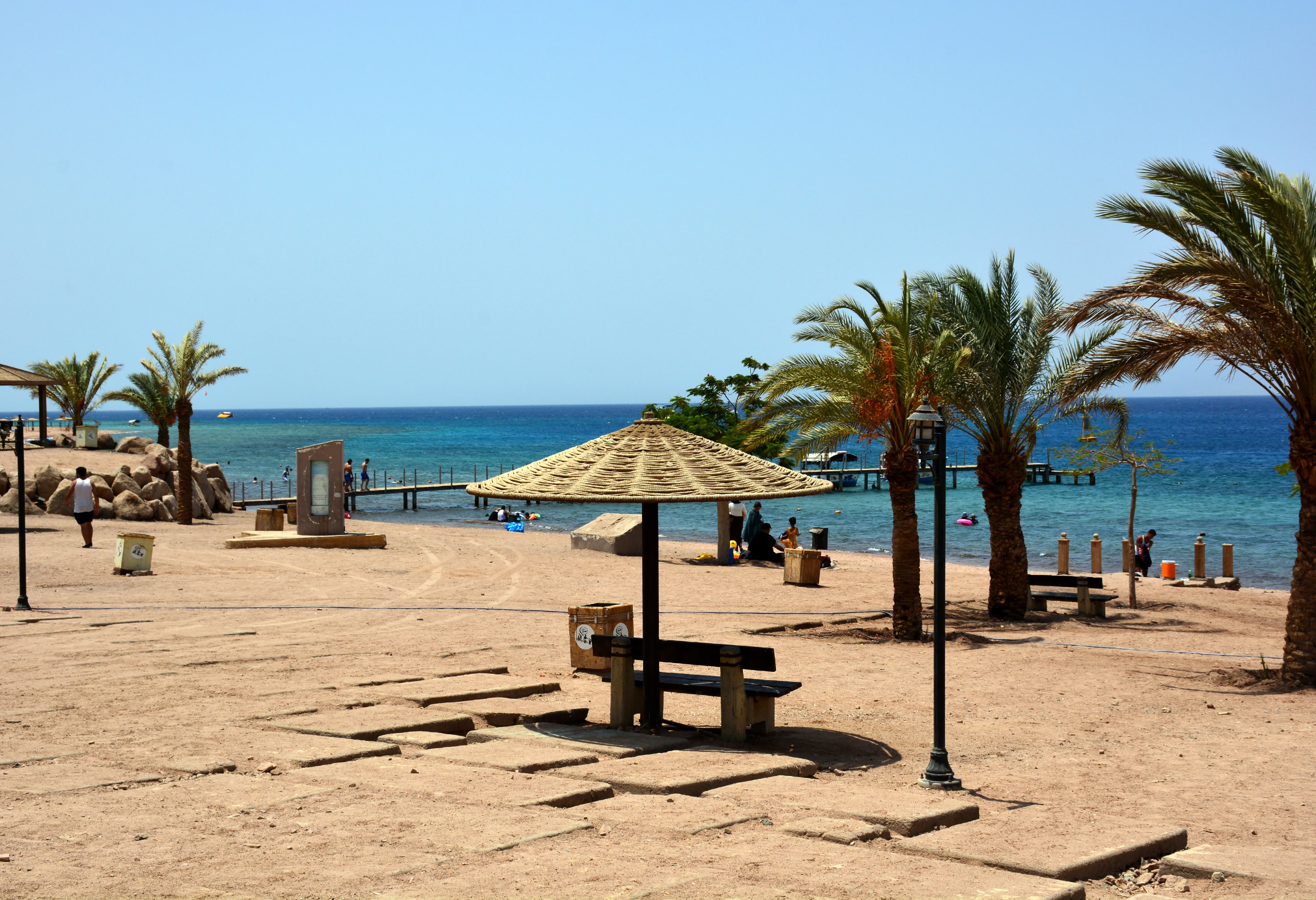 Openbaar strand South Beach in Aqaba in Jordanië