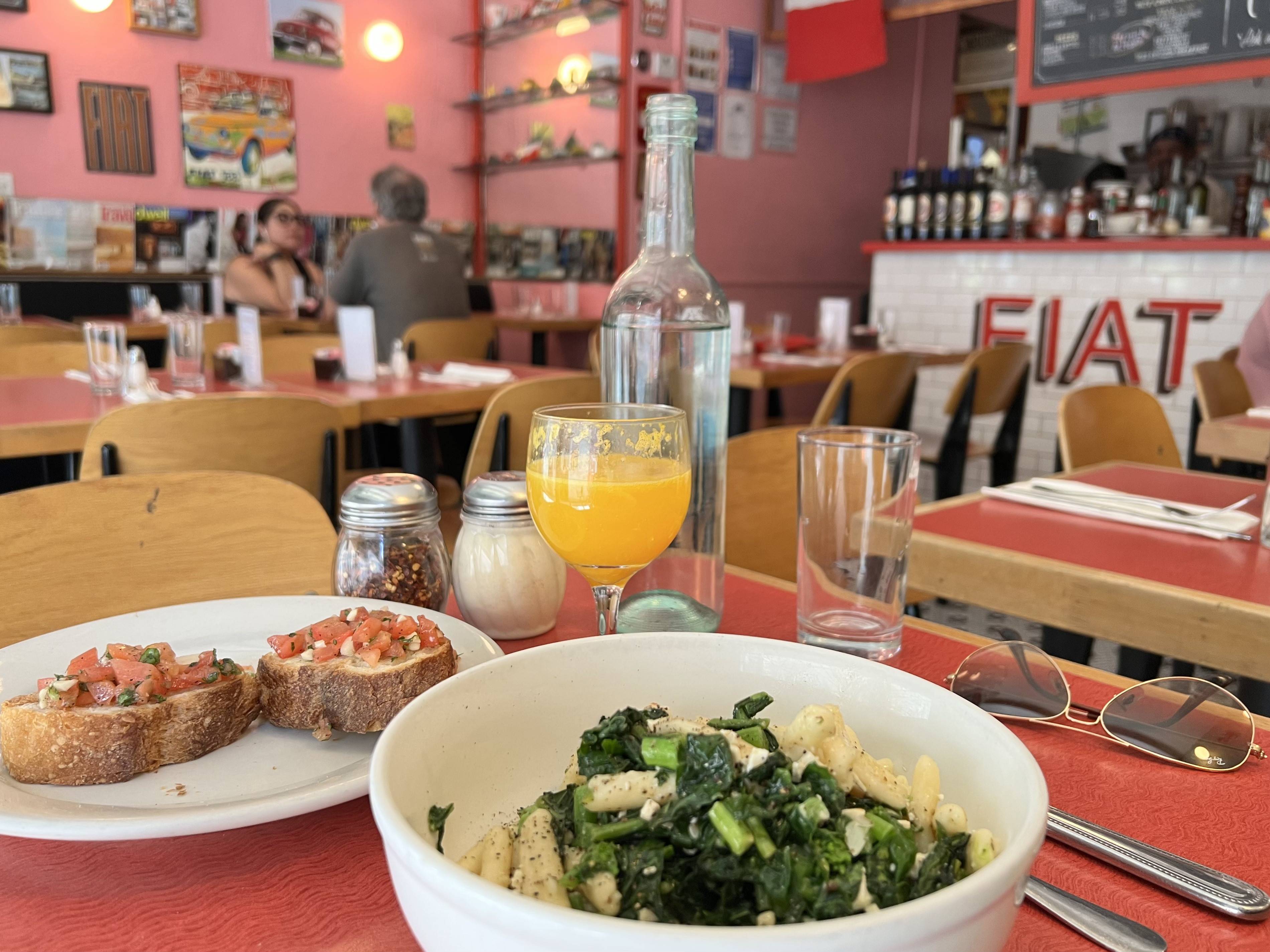 Heerlijk eten bij het Fiat Cafe in New York, Amerika